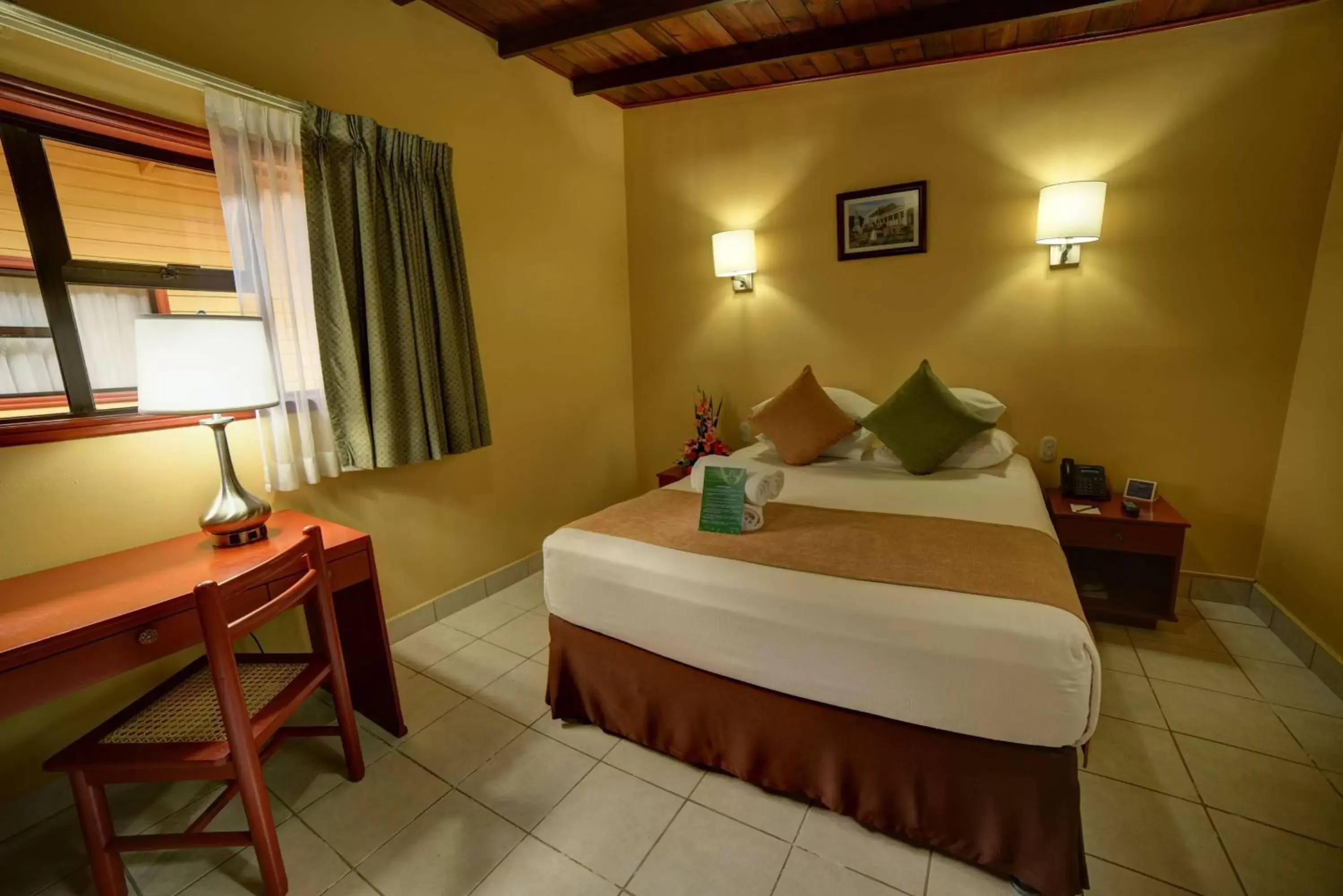 Queen Room in Best Western Las Mercedes Airport Queen Room in Best Western Las Mercedes Airport
