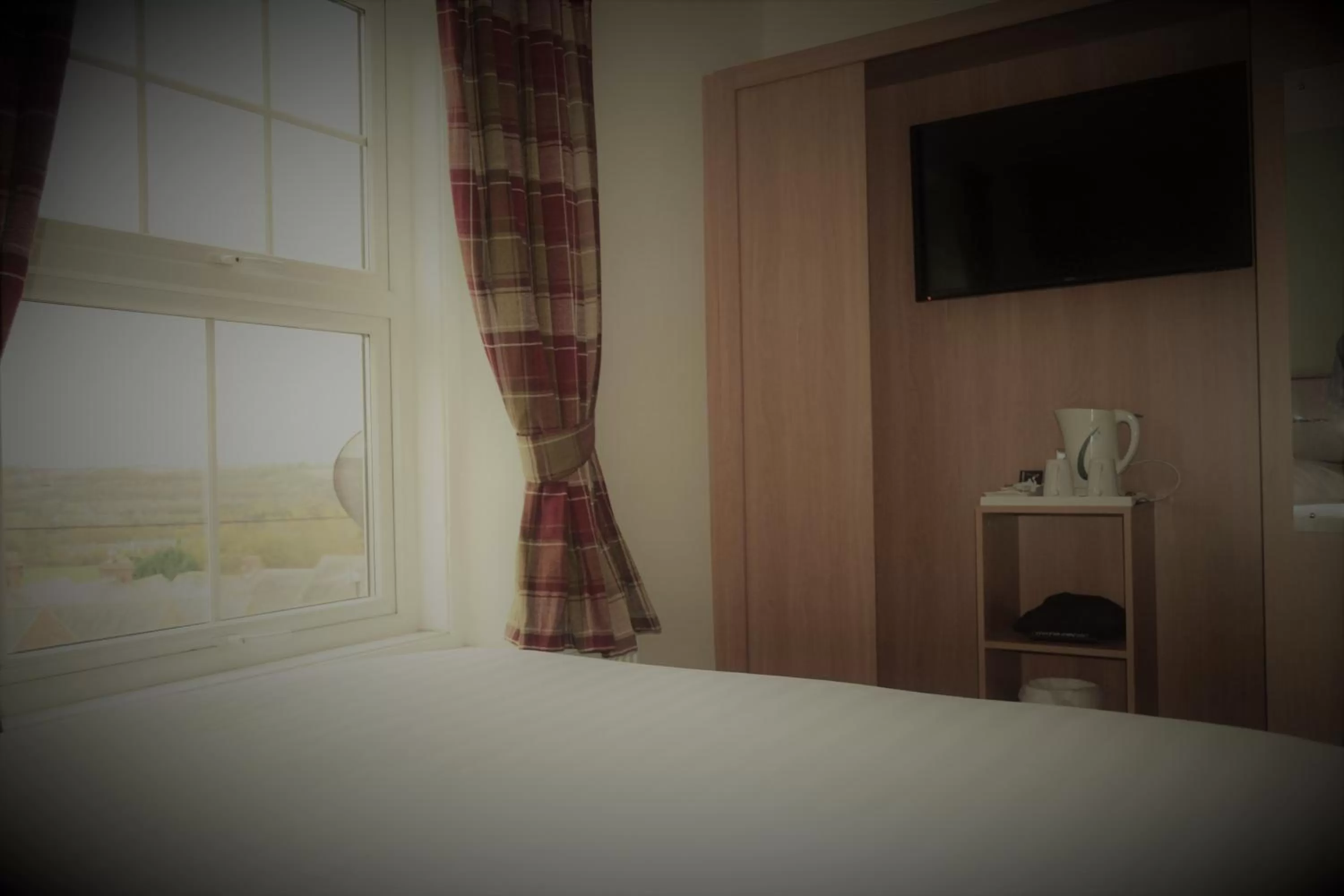 Photo of the whole room, Bed in Oak Tree Inn