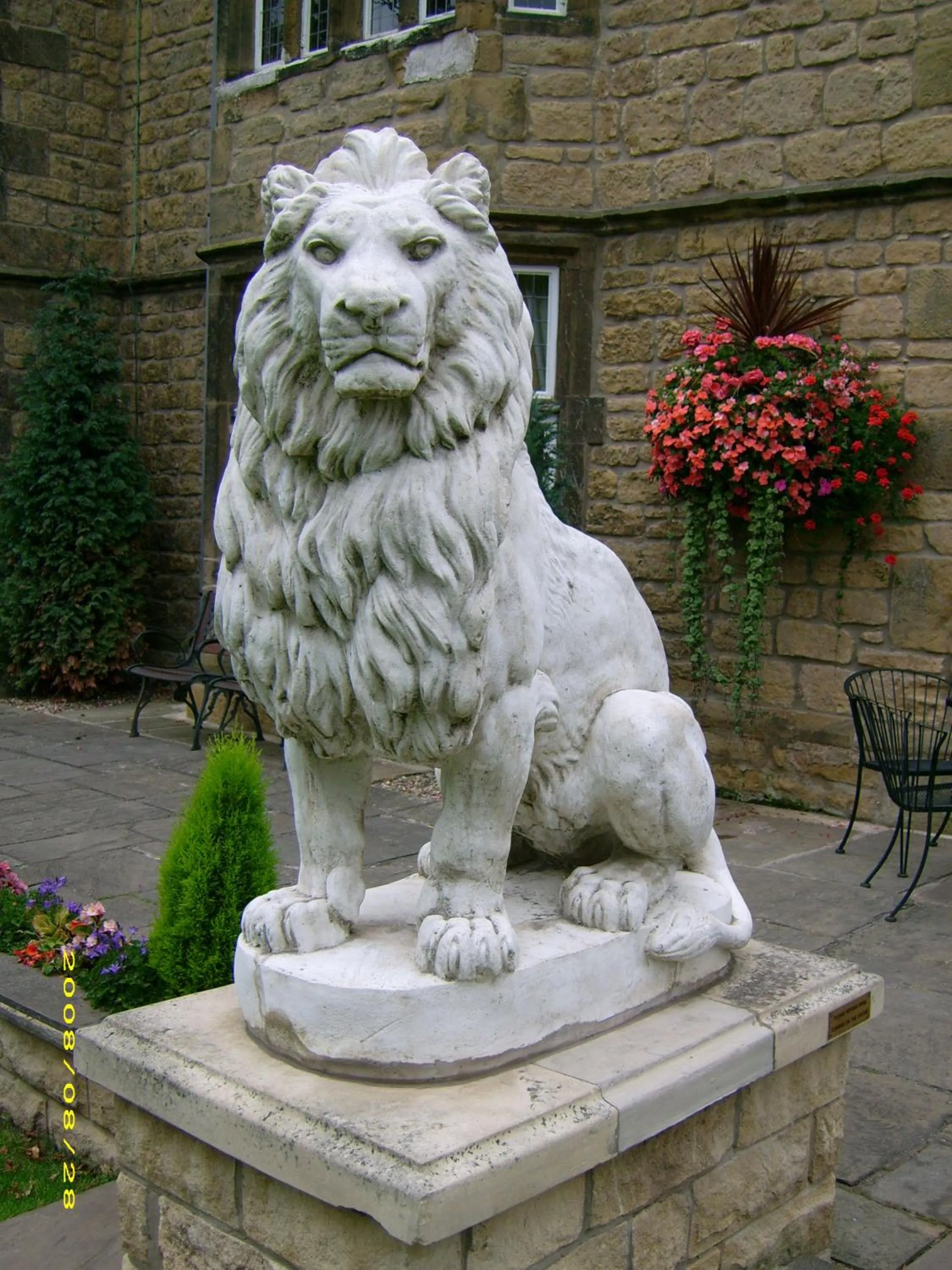 Facade/entrance in Rogerthorpe Manor Hotel