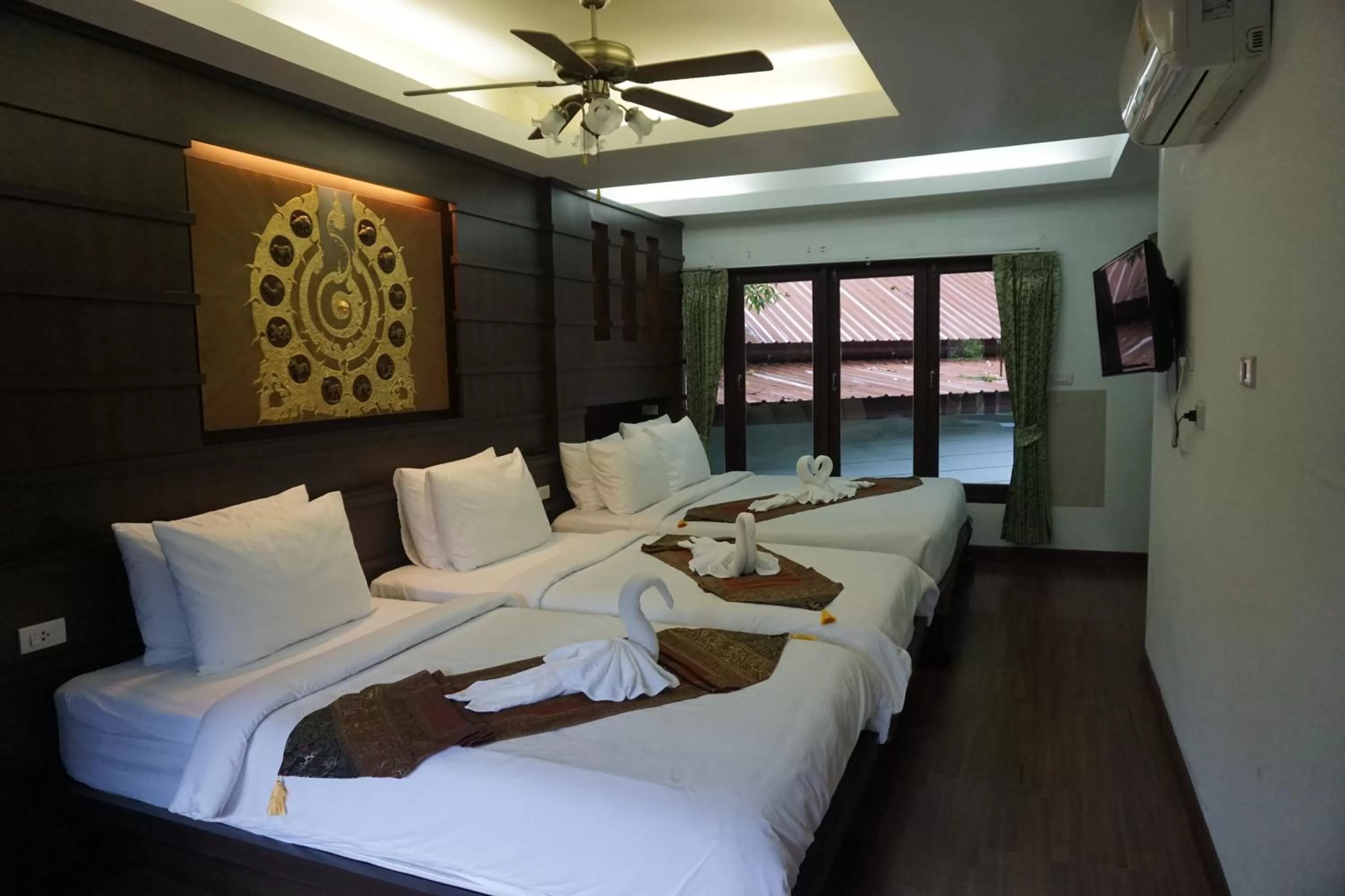 Bed in Rock and Tree House Resort