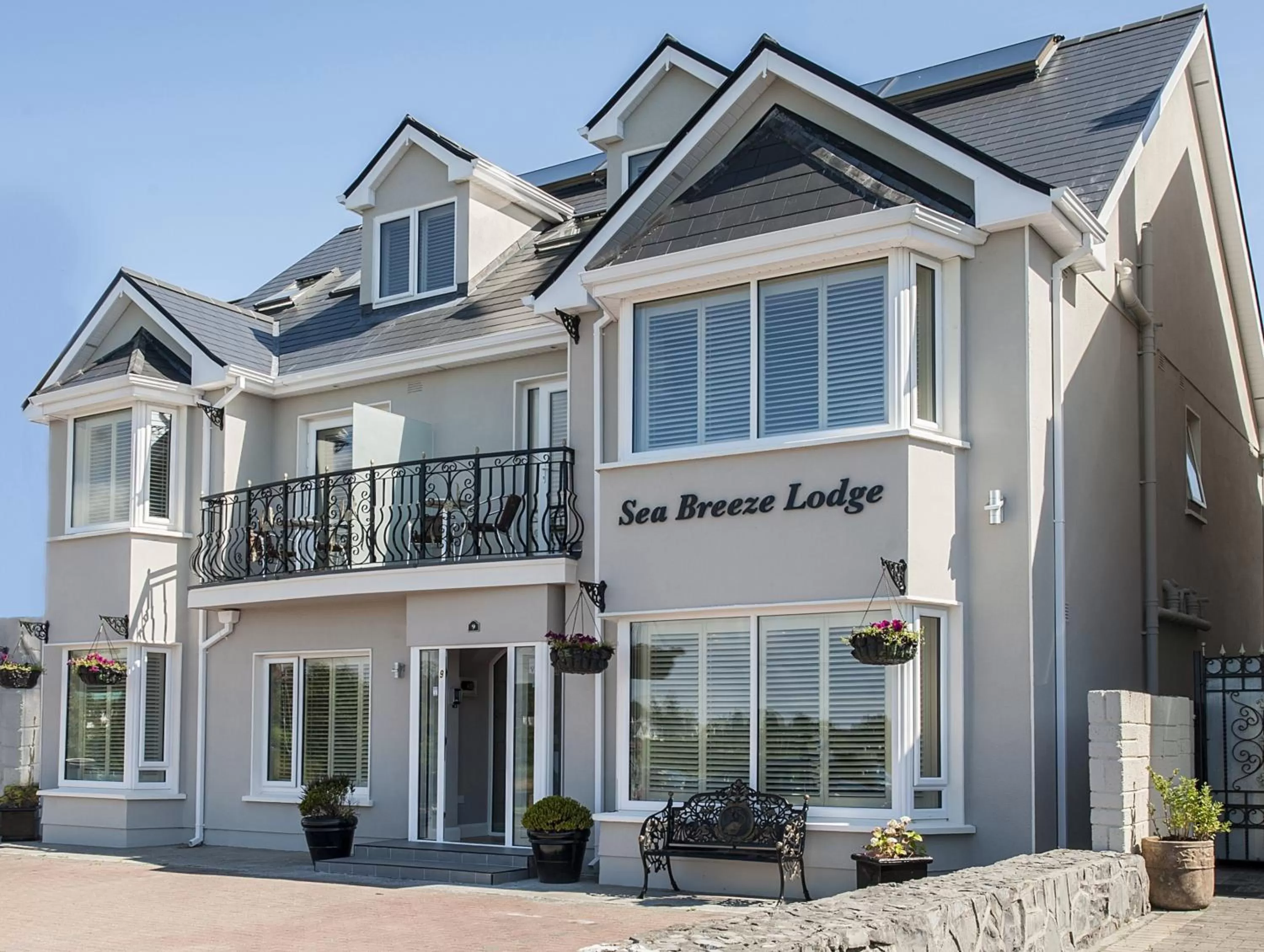 Facade/entrance in Sea Breeze Lodge B&B Galway