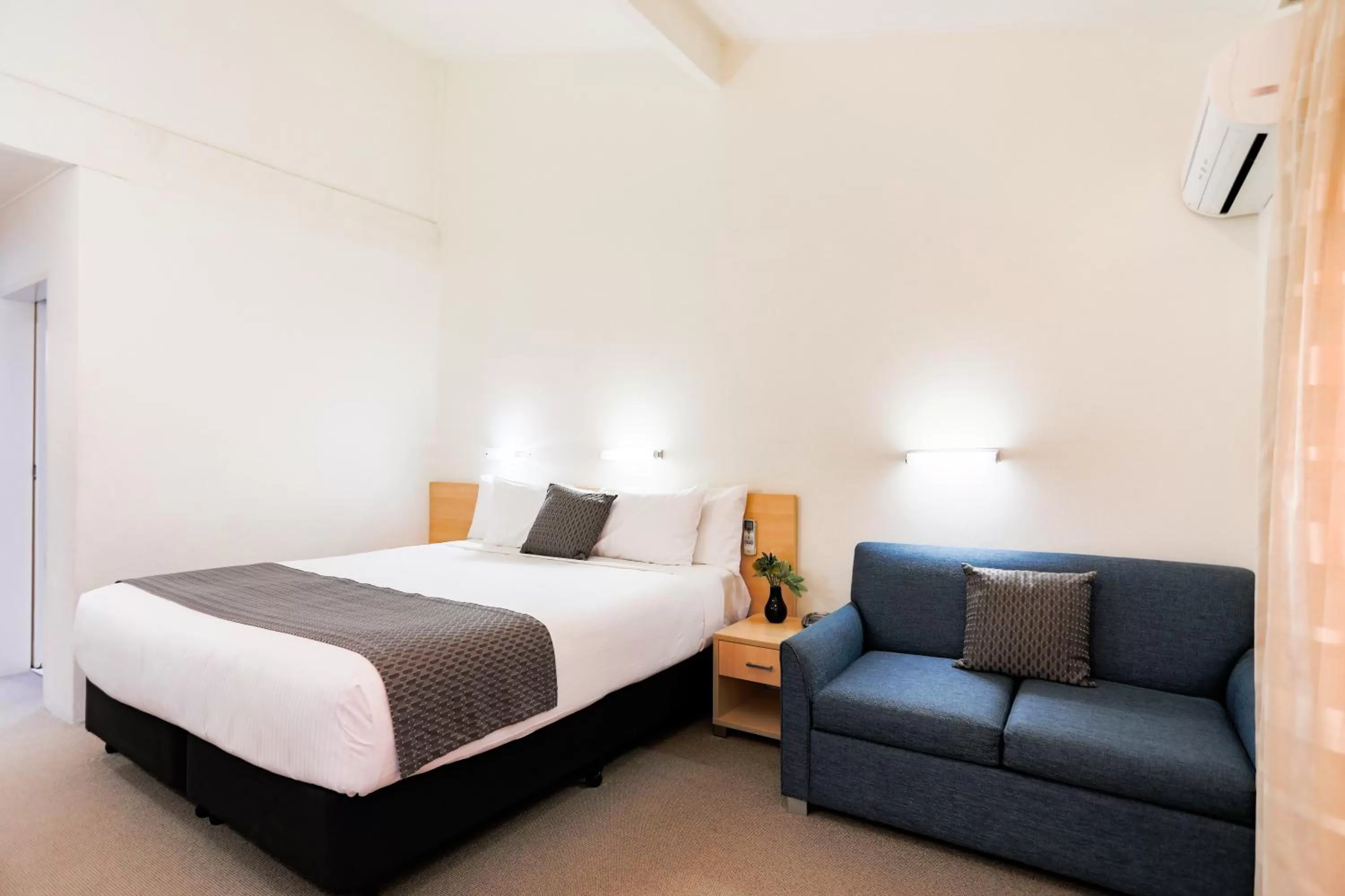 Photo of the whole room, Bed in Parkhaven