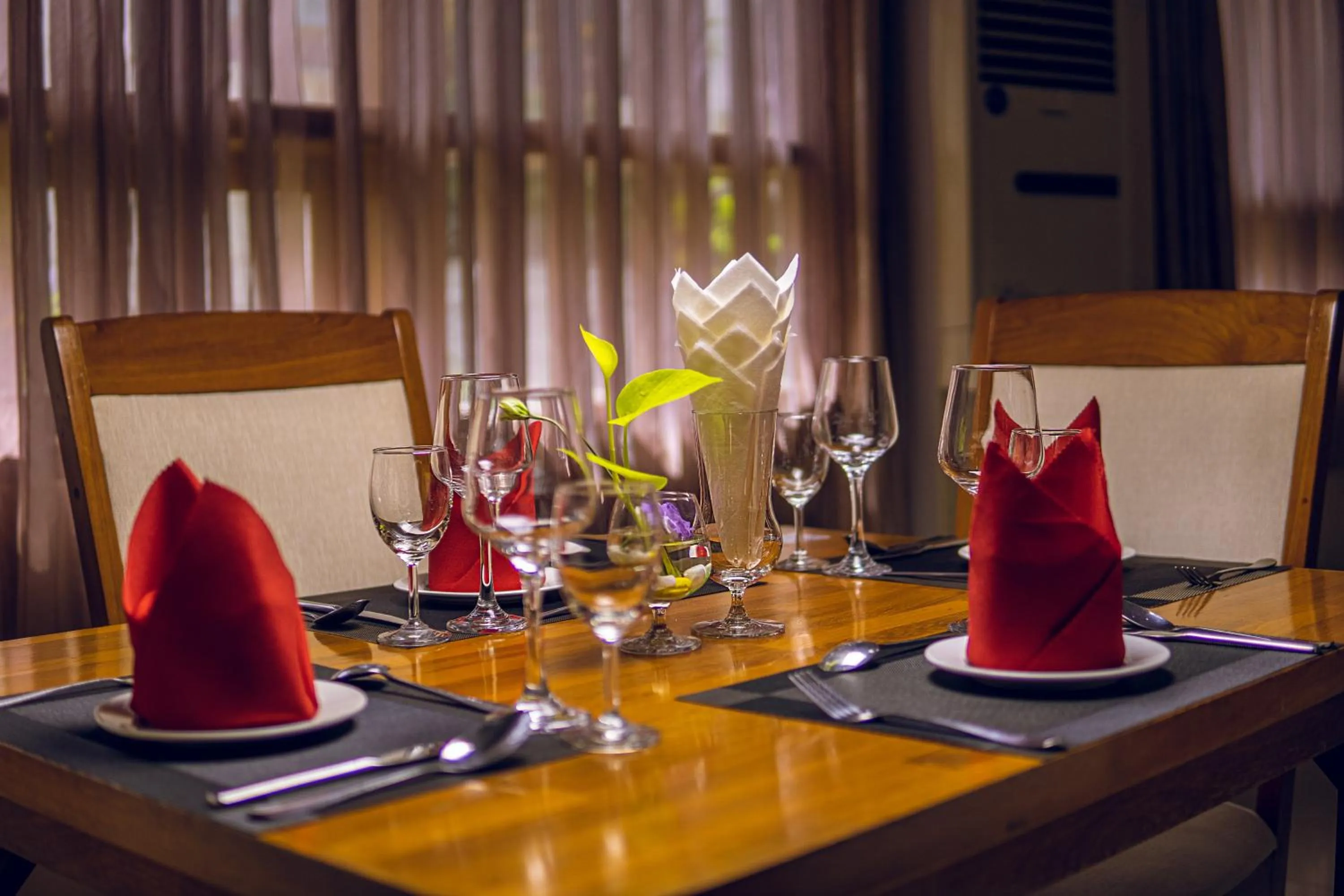 Restaurant/places to eat in Hotel Sidney