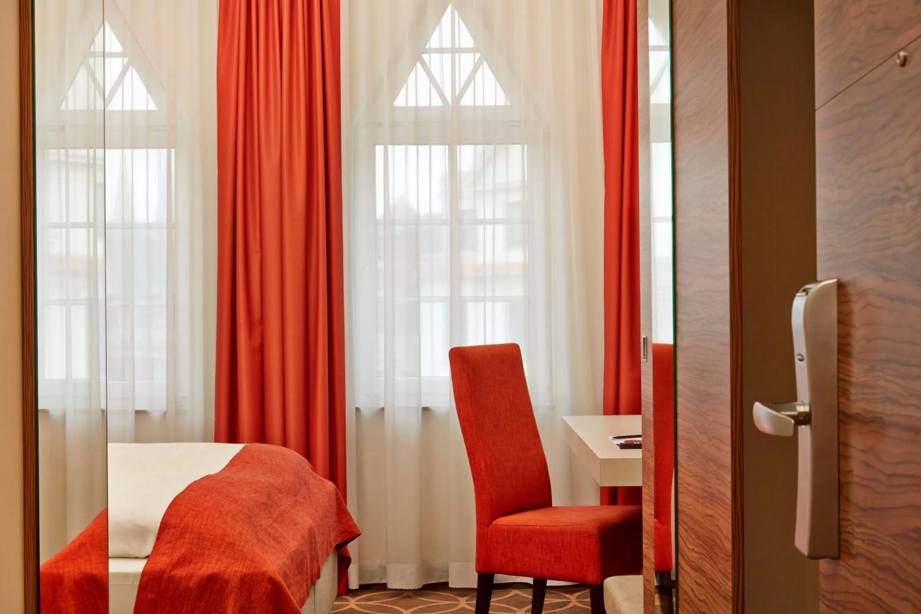 Day, Bed in H+ Hotel Lübeck