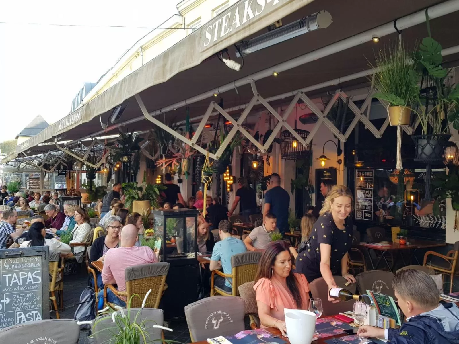 Property building, Restaurant/Places to Eat in Valkenhof