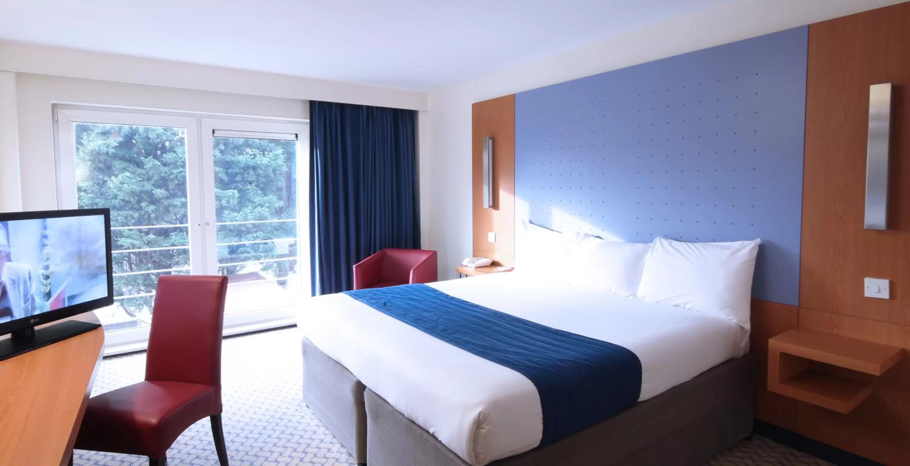 Bed in Ramada London North