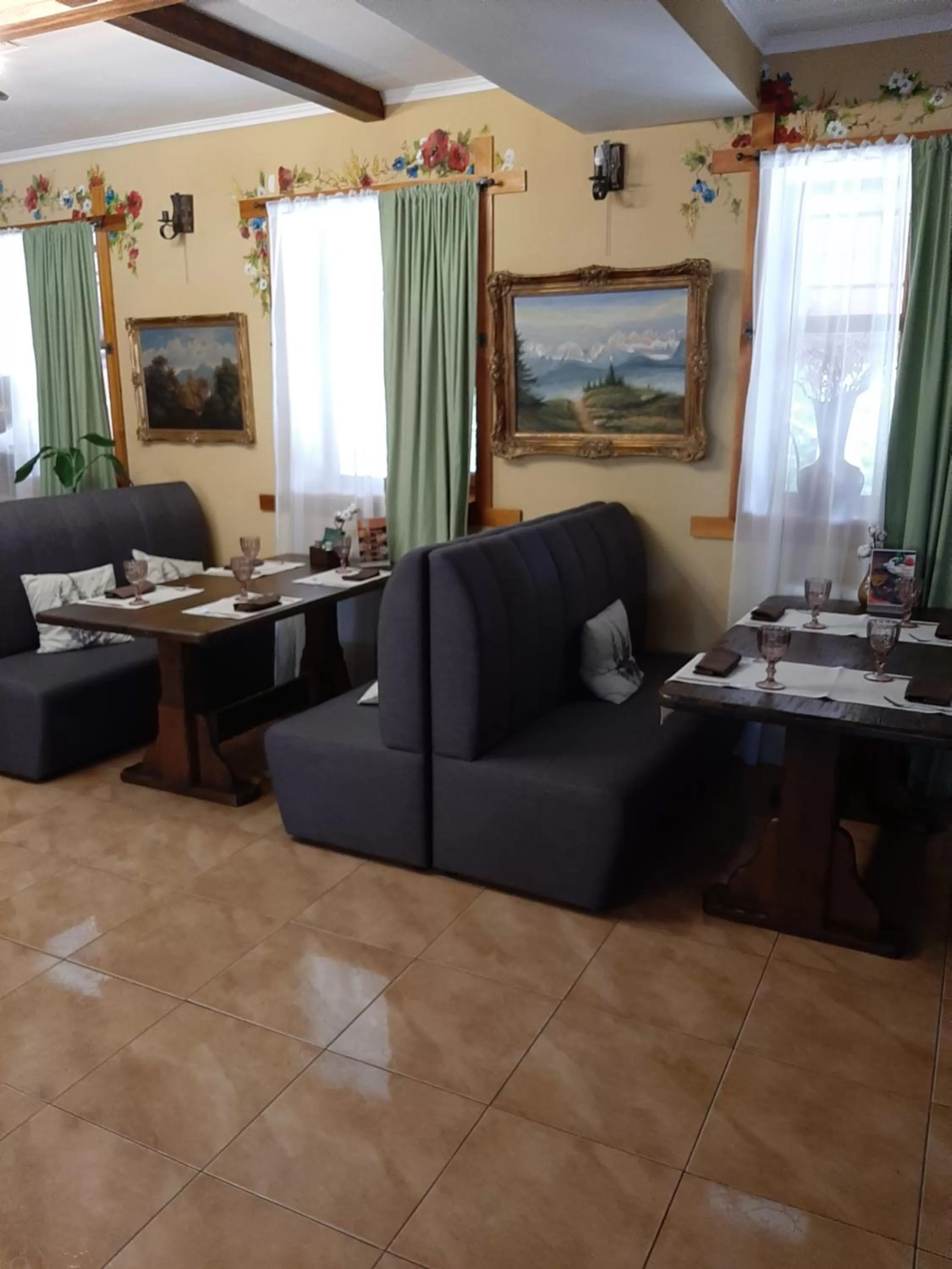 Restaurant/places to eat, Seating Area in Stara Vezha Hotel