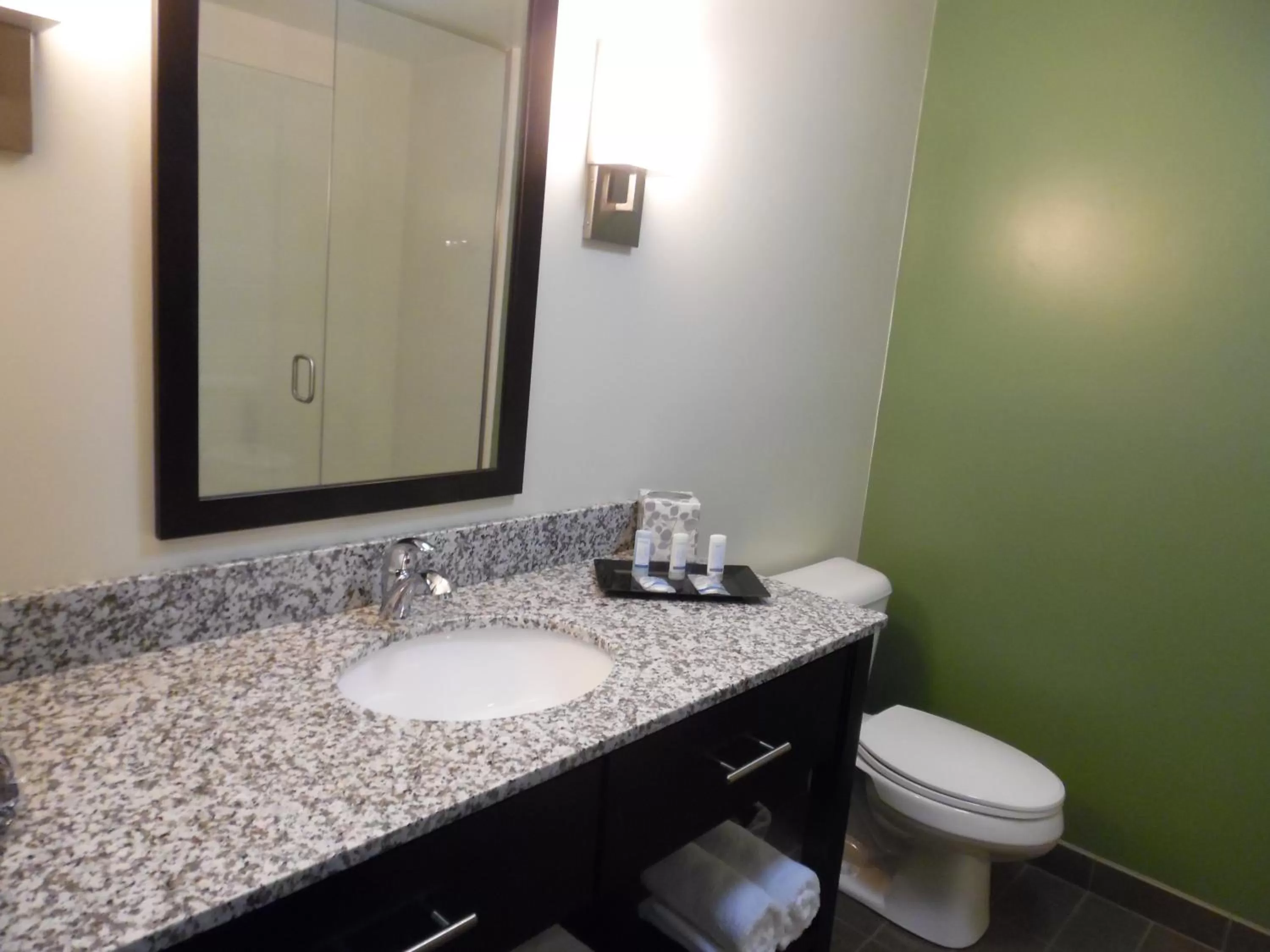Bathroom in Sleep Inn & Suites Syracuse Airport