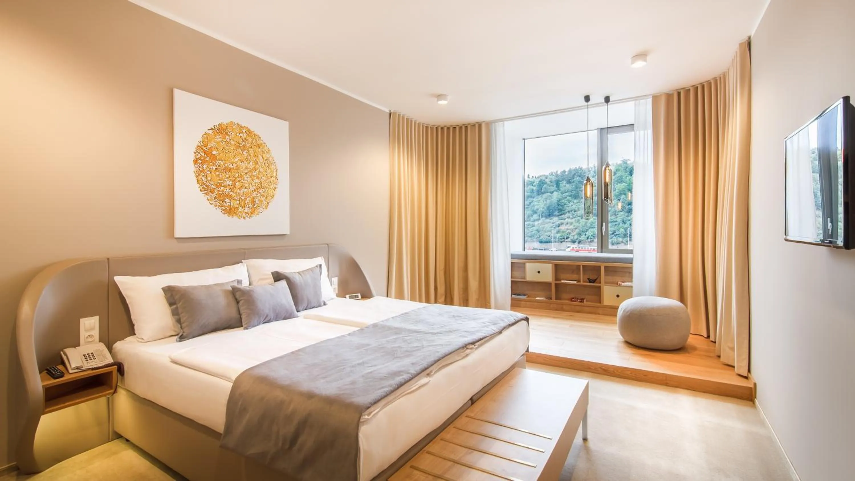 Bed in The President