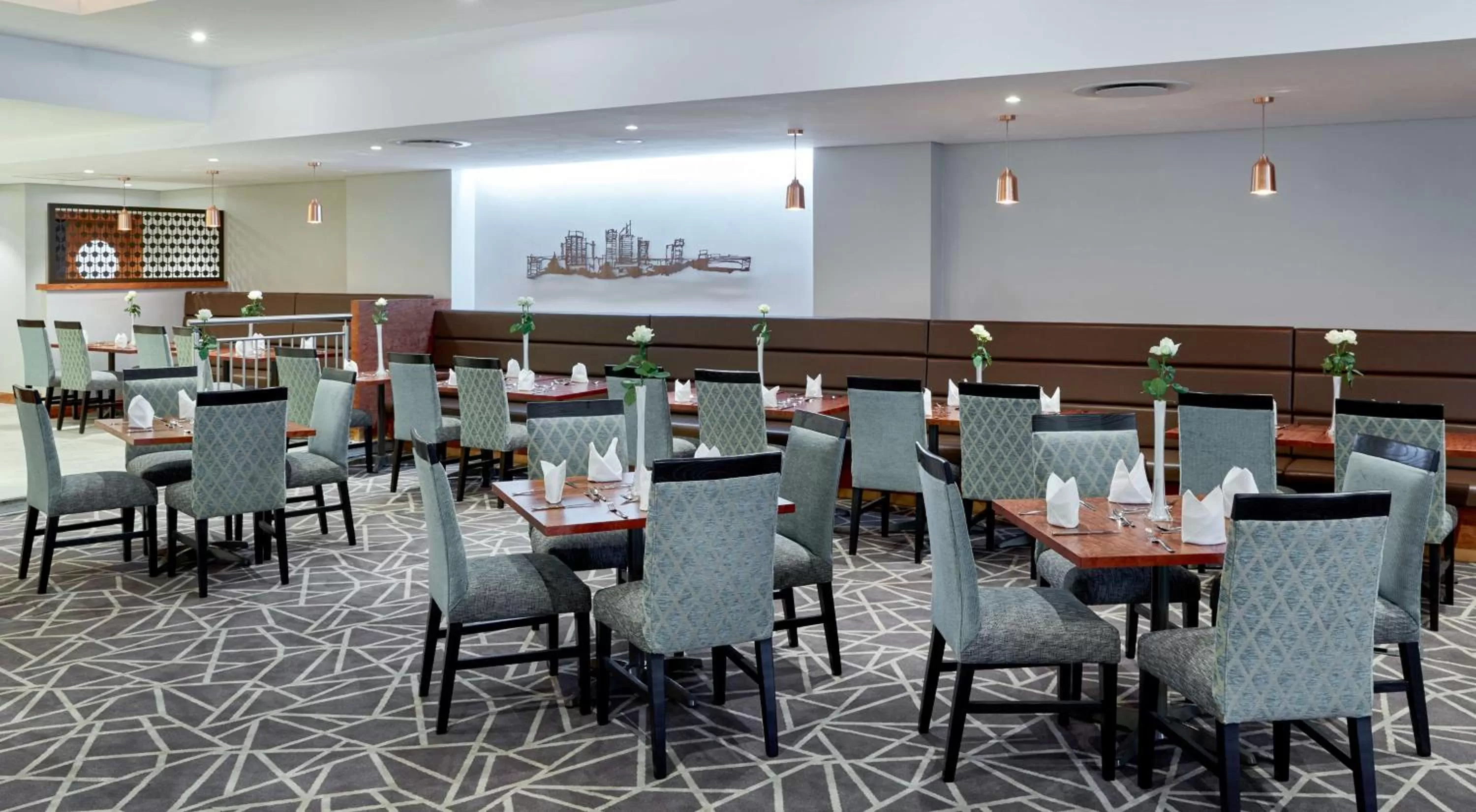 Restaurant/places to eat in Hilton Garden Inn Society Business Park