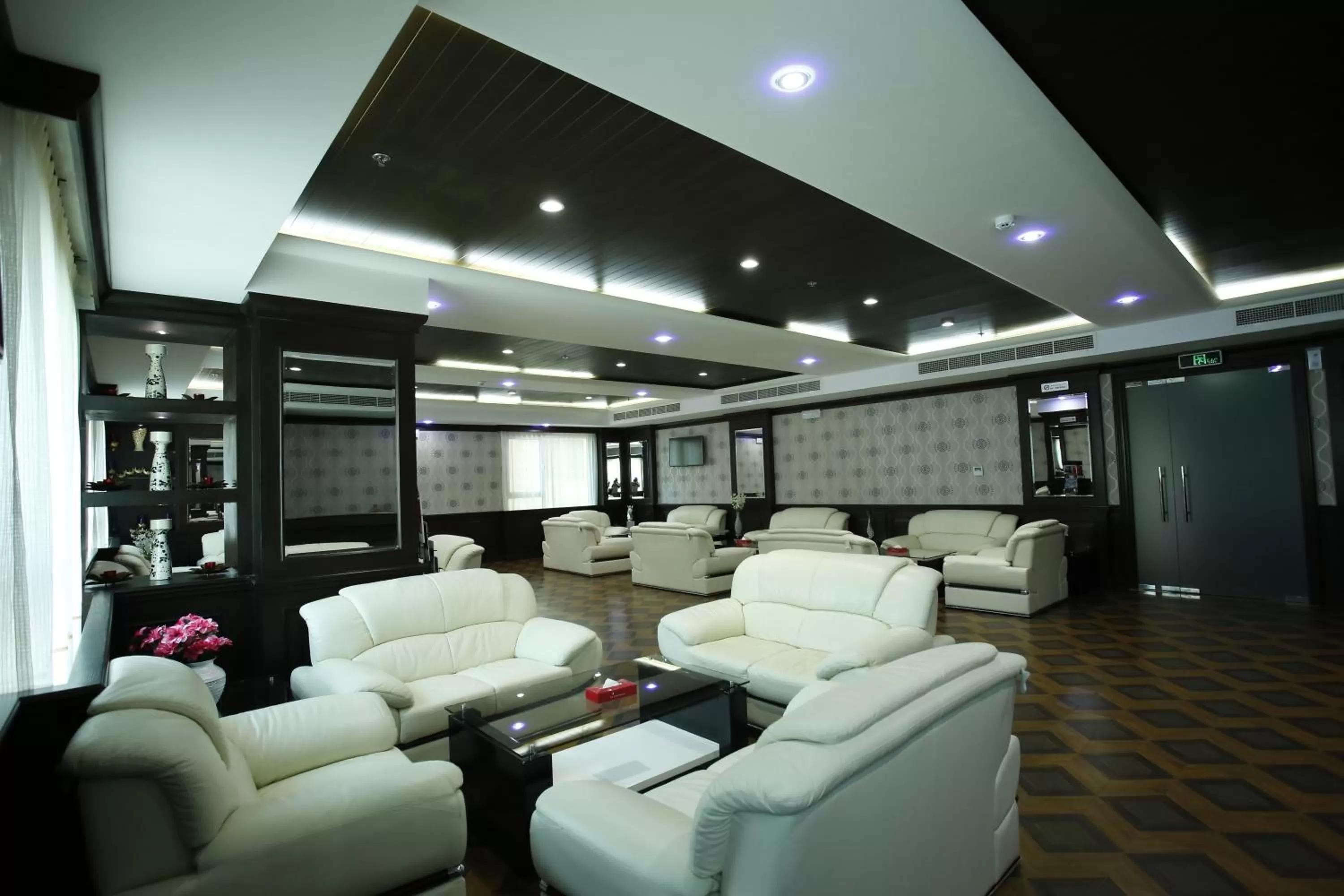 Lounge or bar in Crystal Palace Hotel