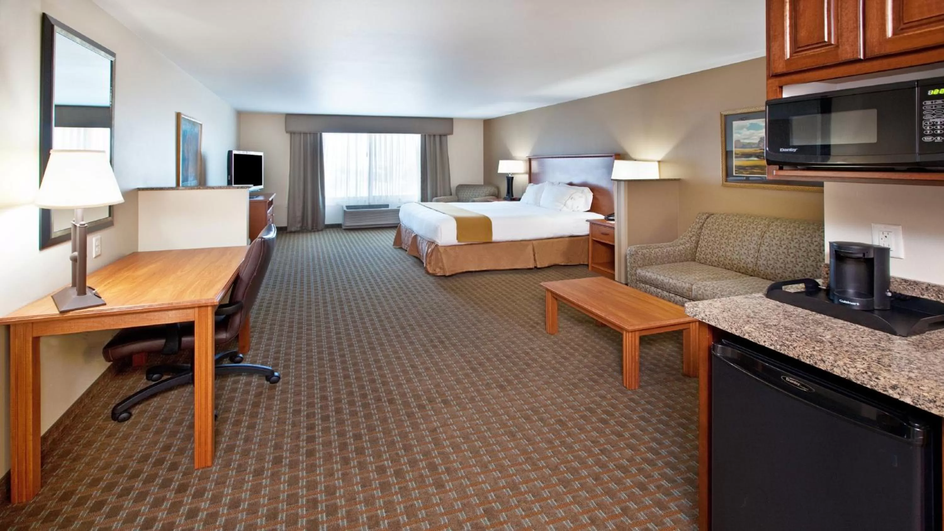 King Suite in Holiday Inn Express & Suites Sioux Falls Southwest, an IHG Hotel