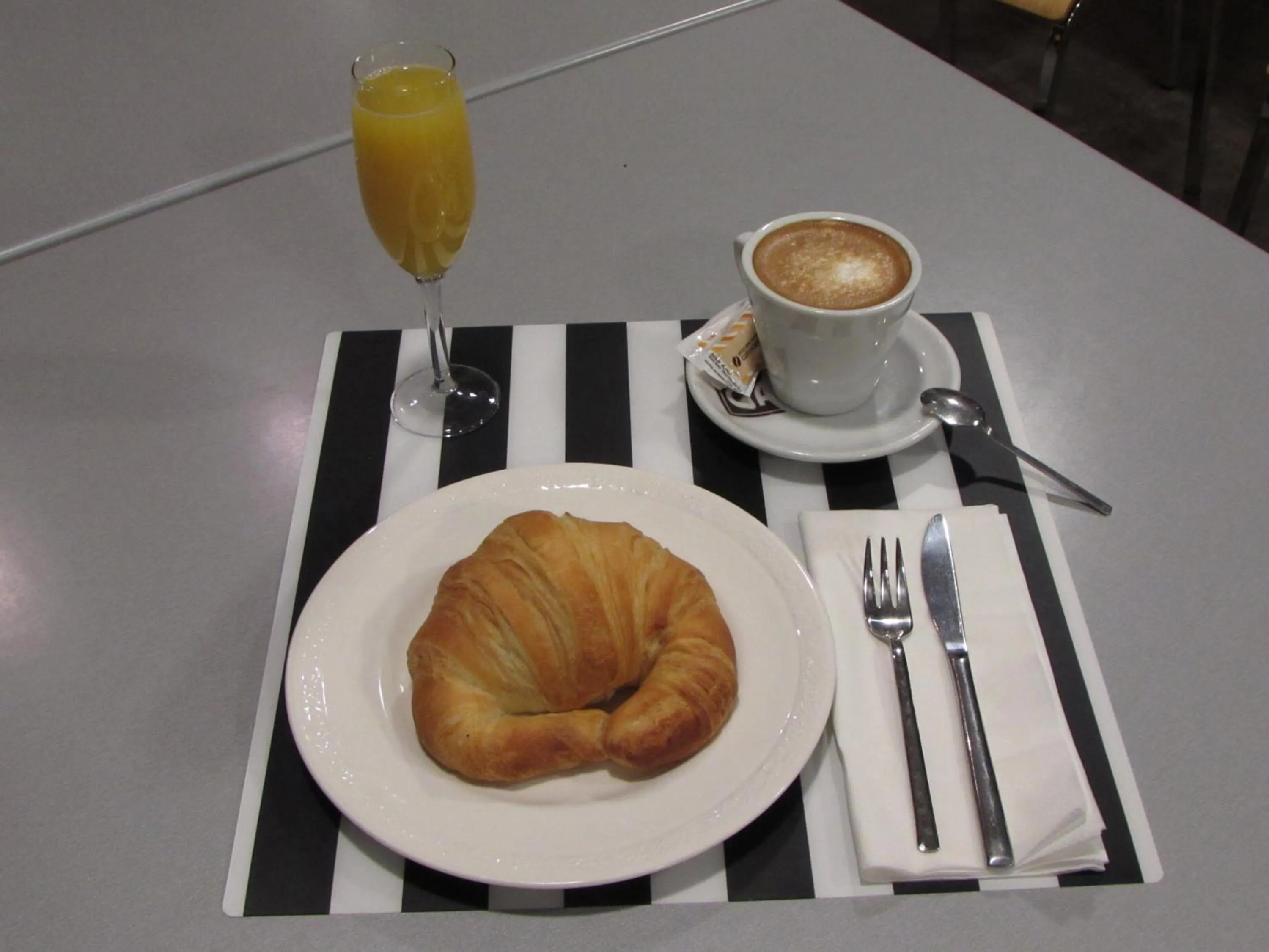 Continental breakfast in Hotel Palacio de Asturias