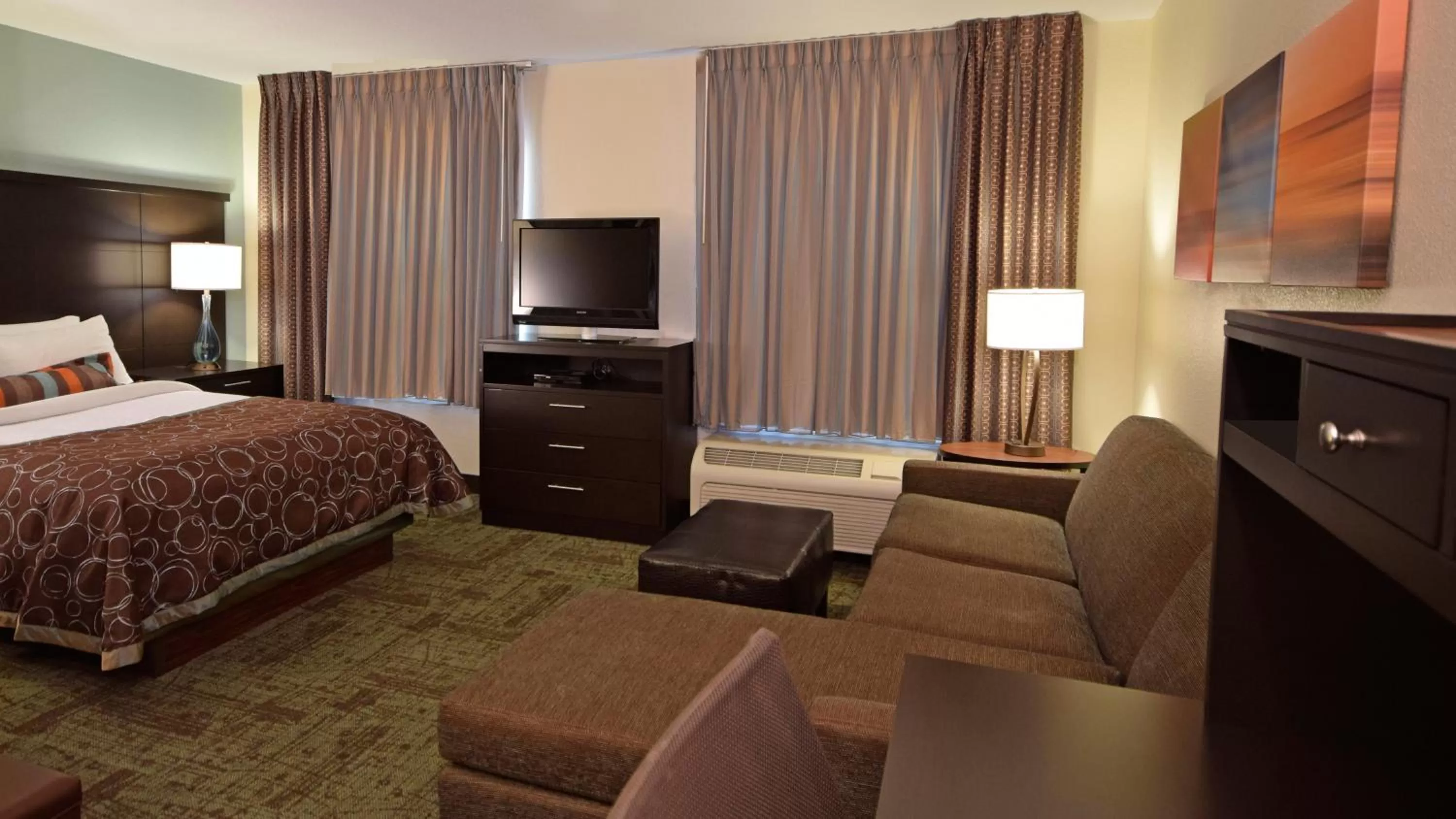 Photo of the whole room, Bed in Staybridge Suites - Cincinnati North by IHG