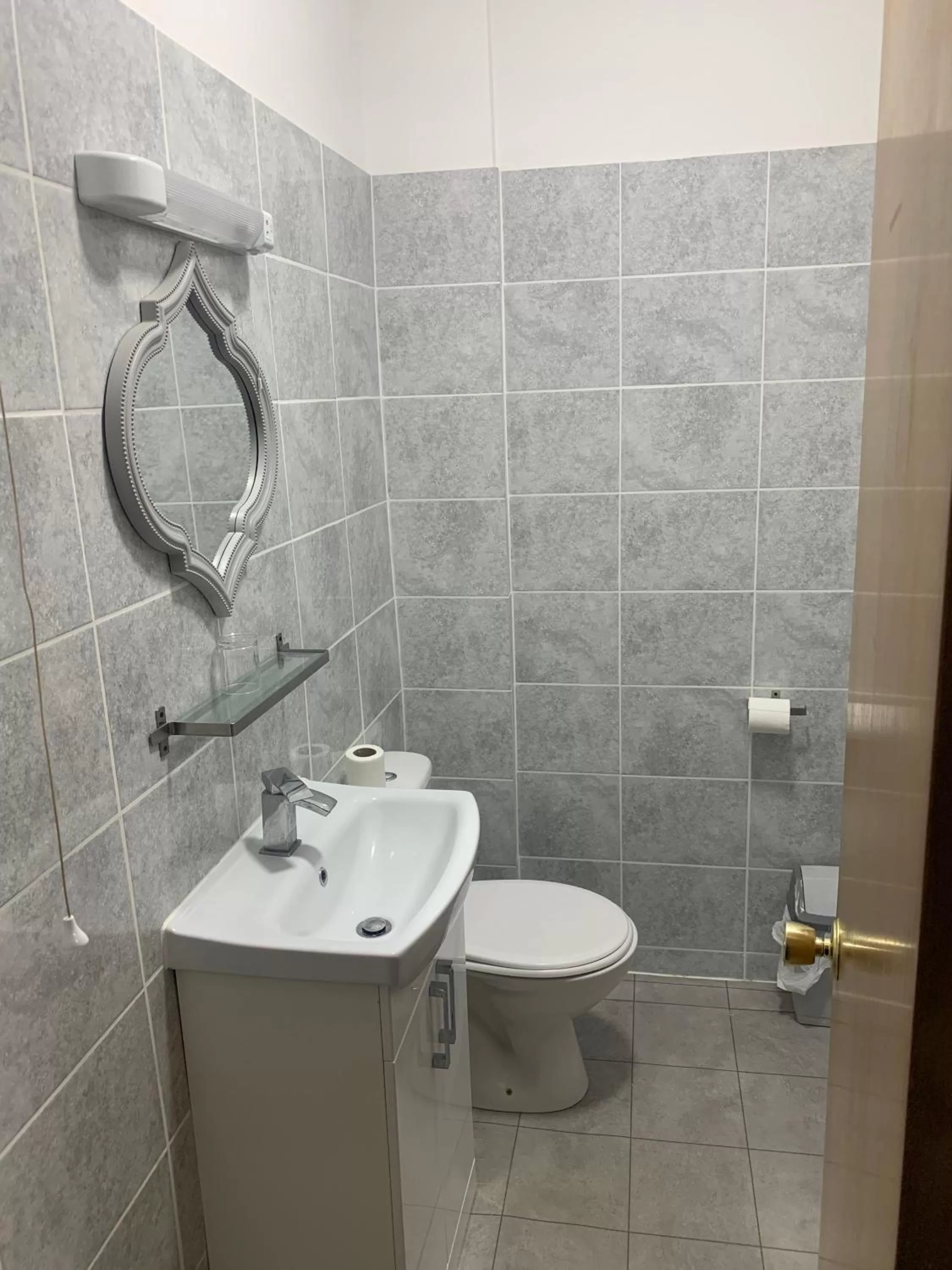 Shower in Glastonbury Hotel