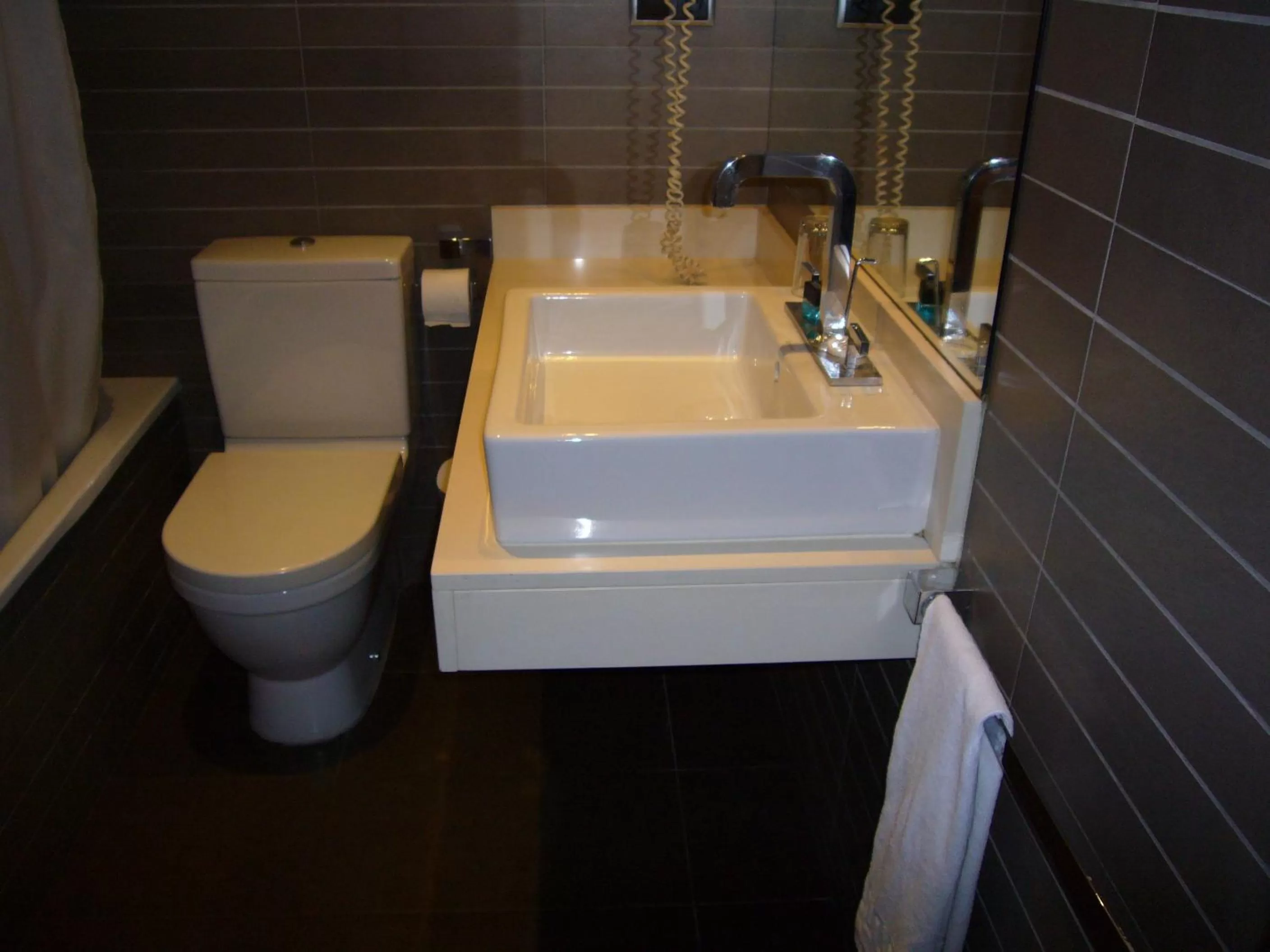 Bathroom in Chic & Basic Zoo