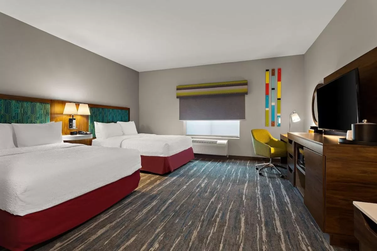 Bed in Hampton Inn & Suites Ruskin I-75, FL