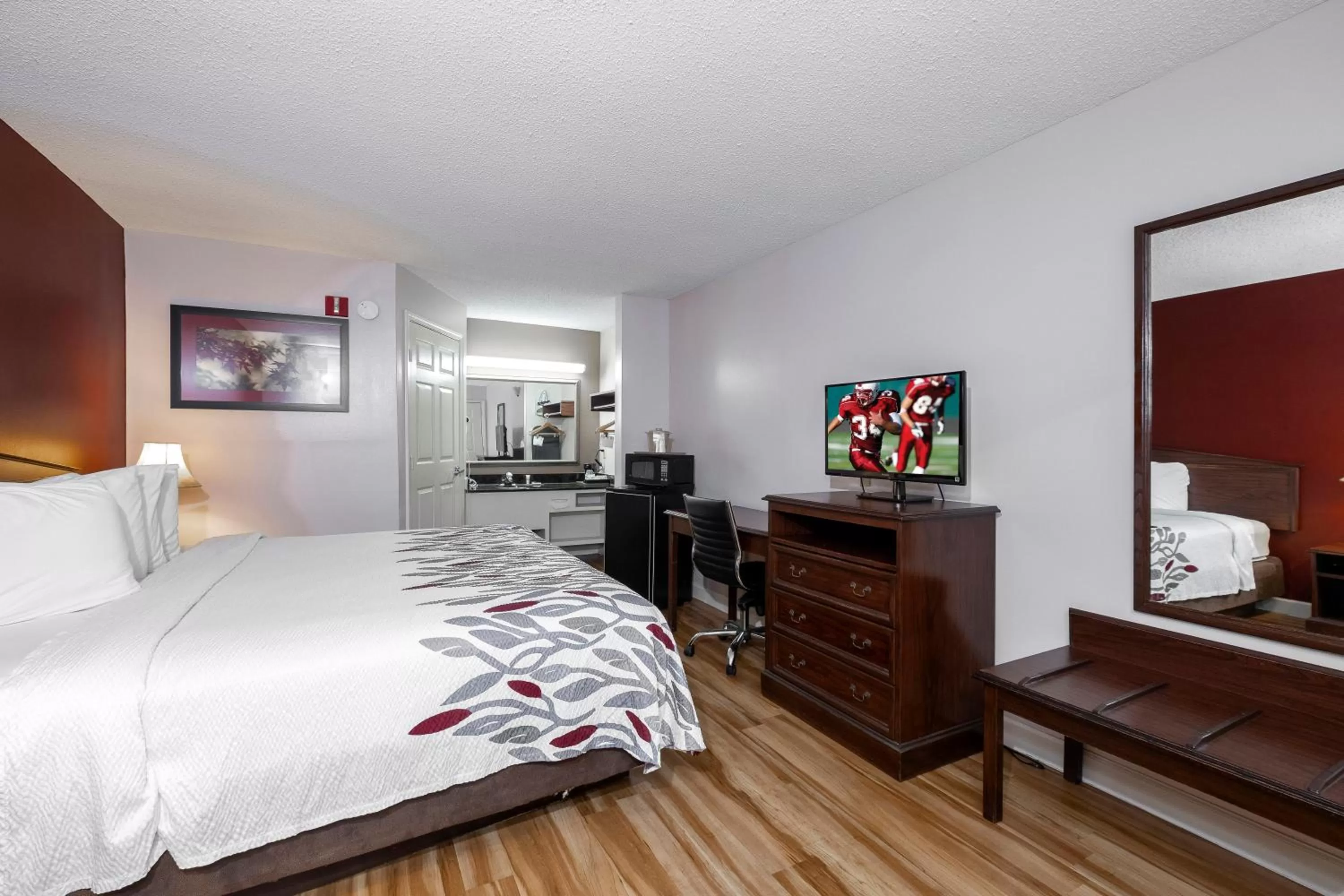 Photo of the whole room, Bed in Red Roof Inn & Suites Wilson