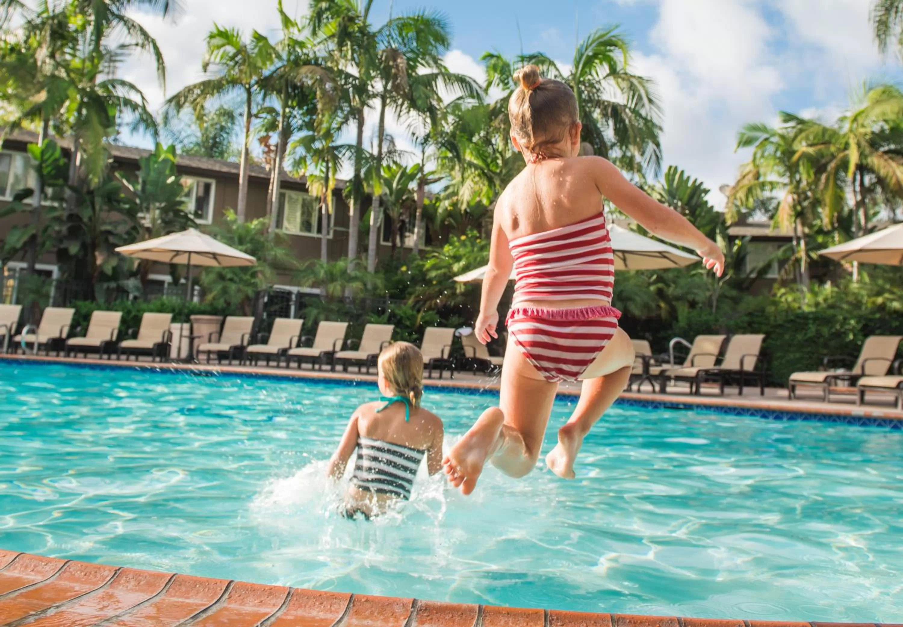 People in The Dana on Mission Bay