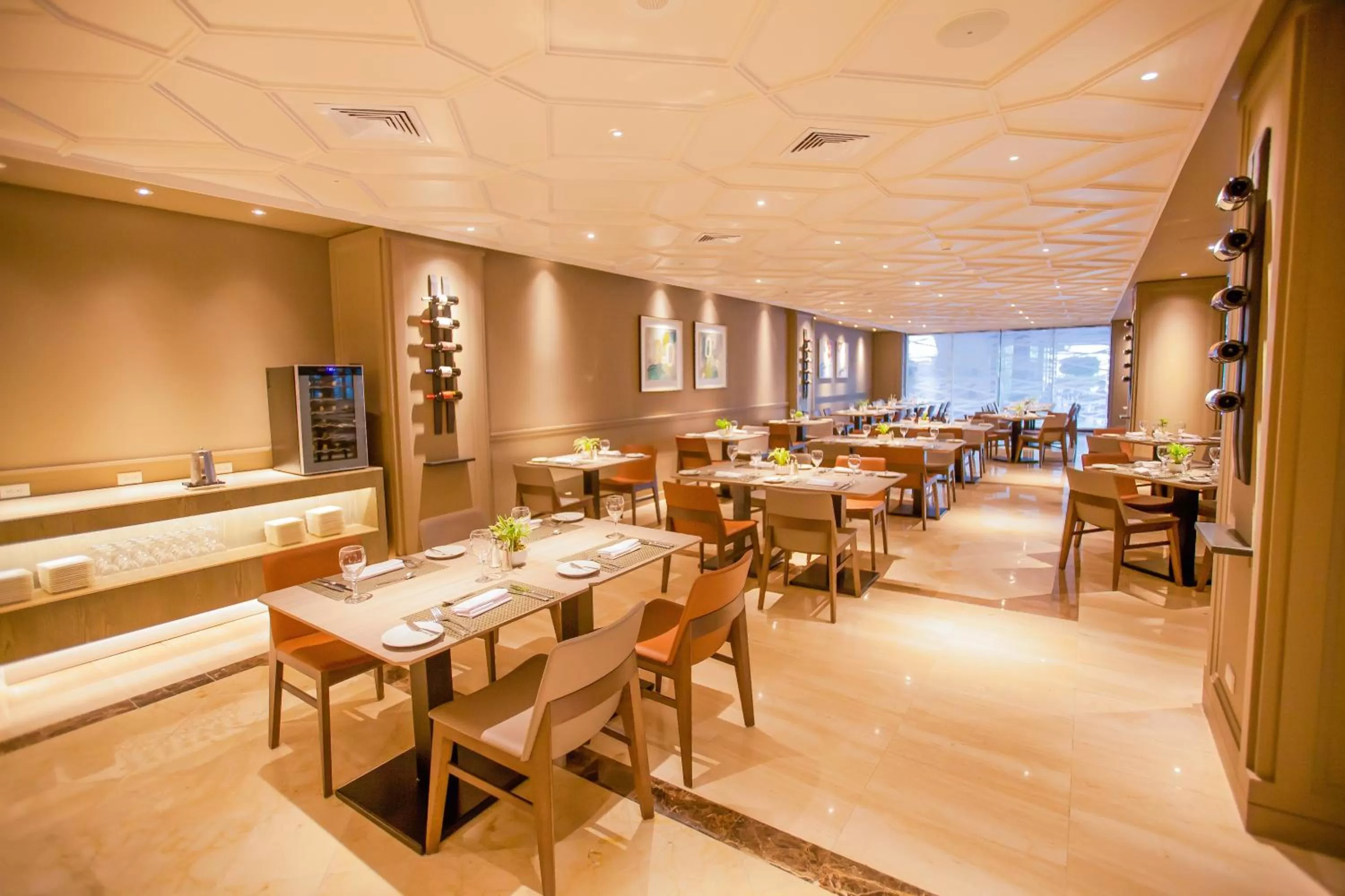 Restaurant/places to eat in Crowne Plaza Managua by IHG