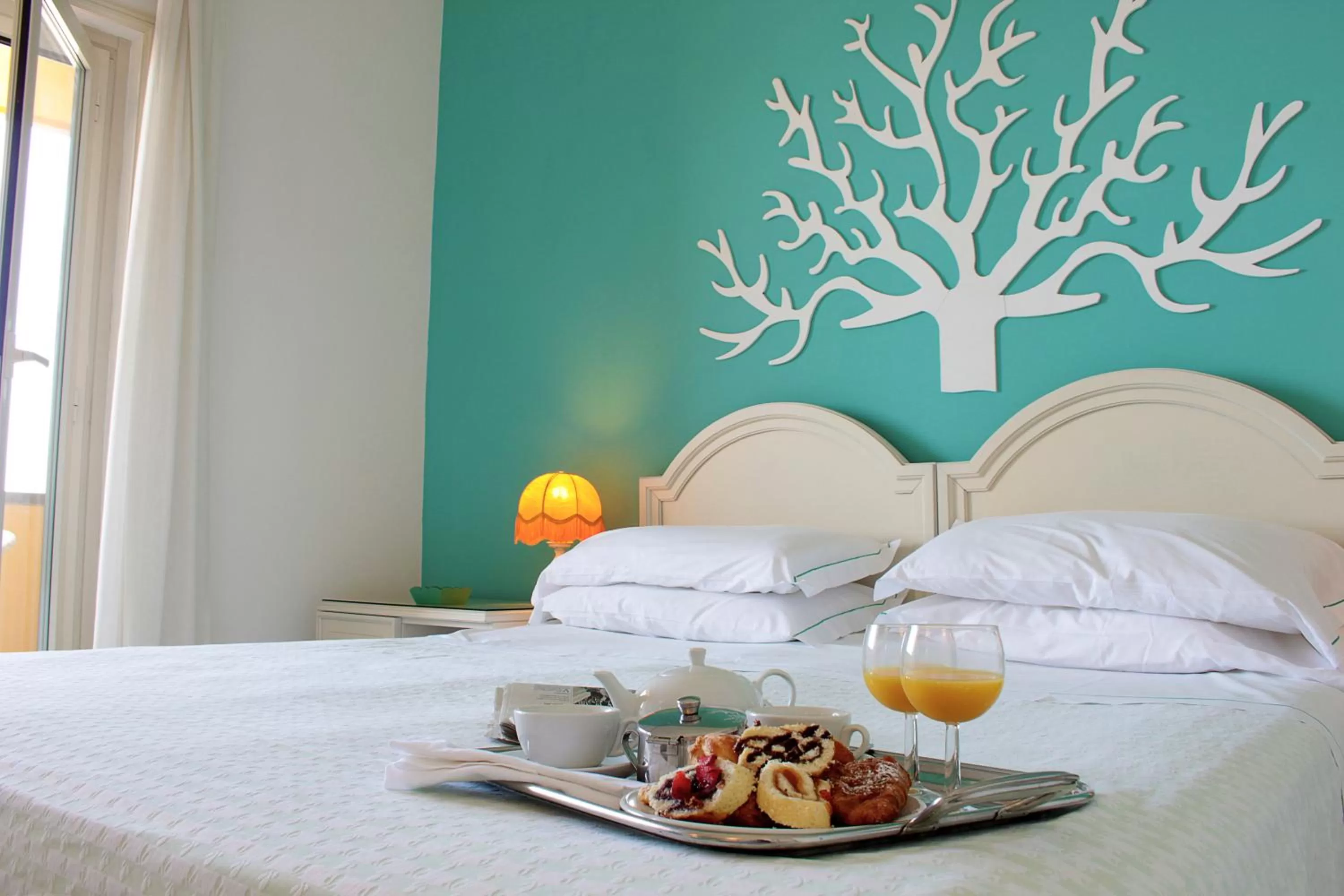 Bed in Sunbay Park Hotel