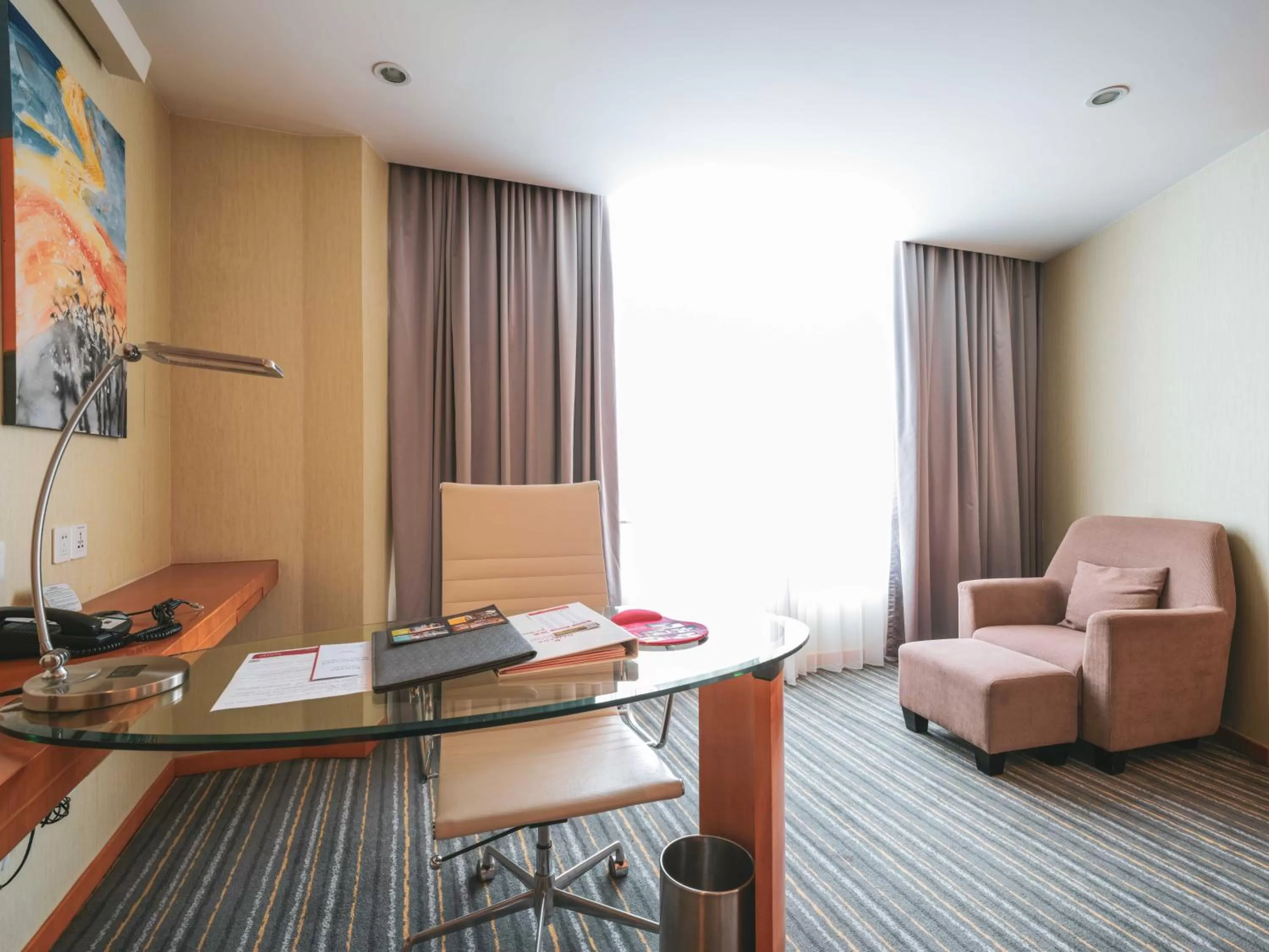 Seating area in Ramada Plaza Shanghai Pudong Airport