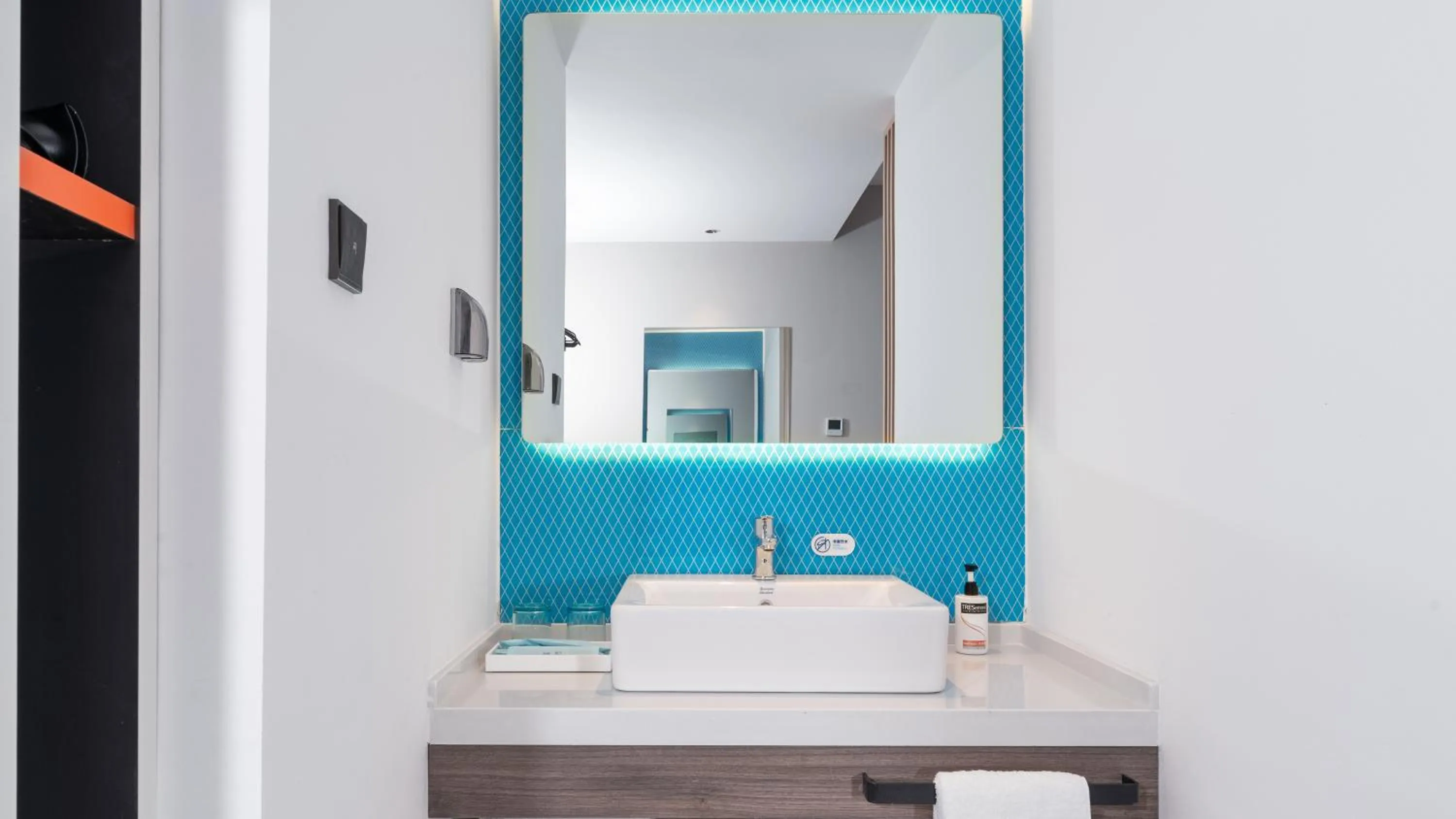 Toilet in Holiday Inn Express Kunming Panlong by IHG