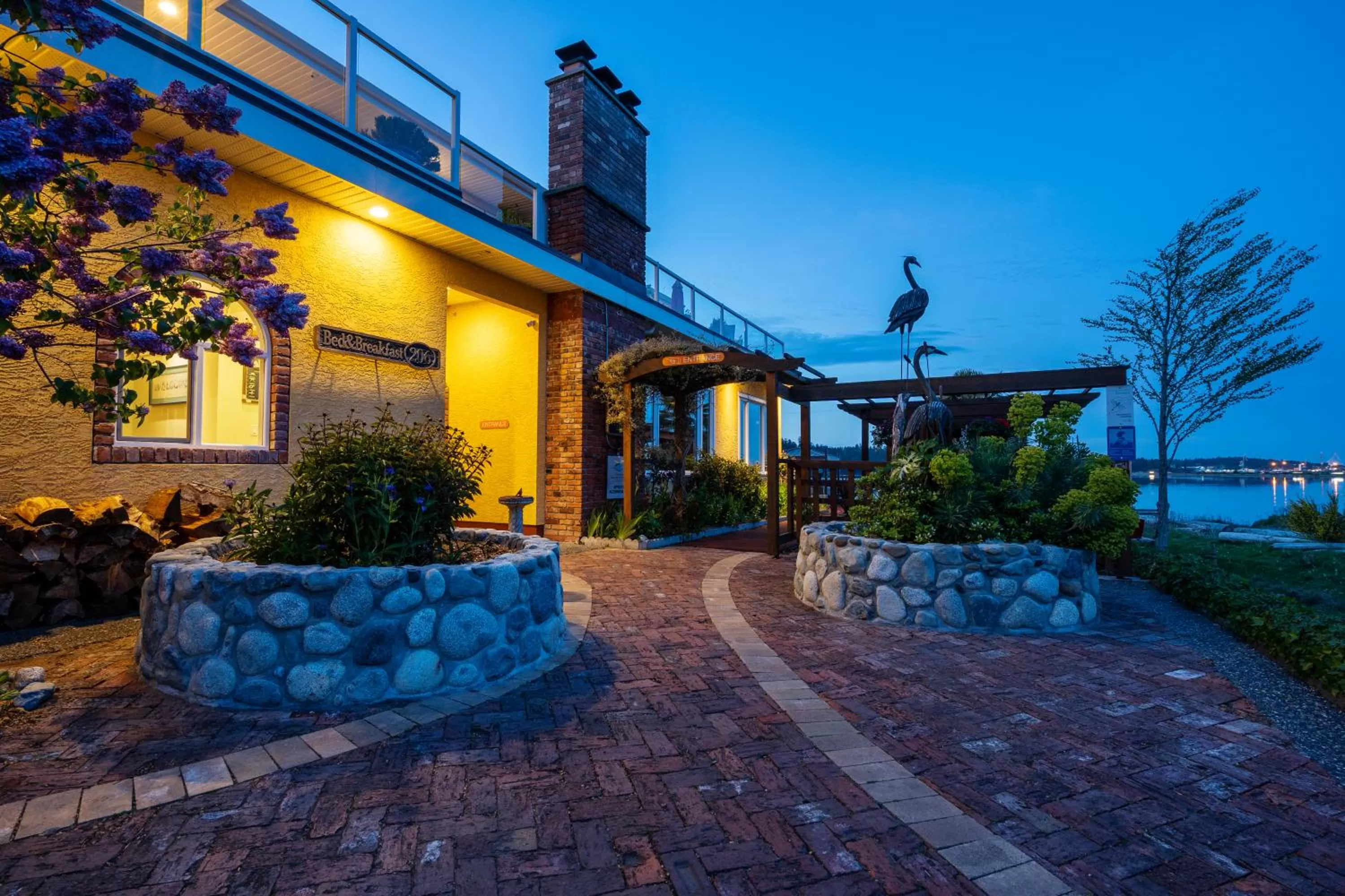 Property building in Birds of a Feather Victoria Oceanfront Studio Suites