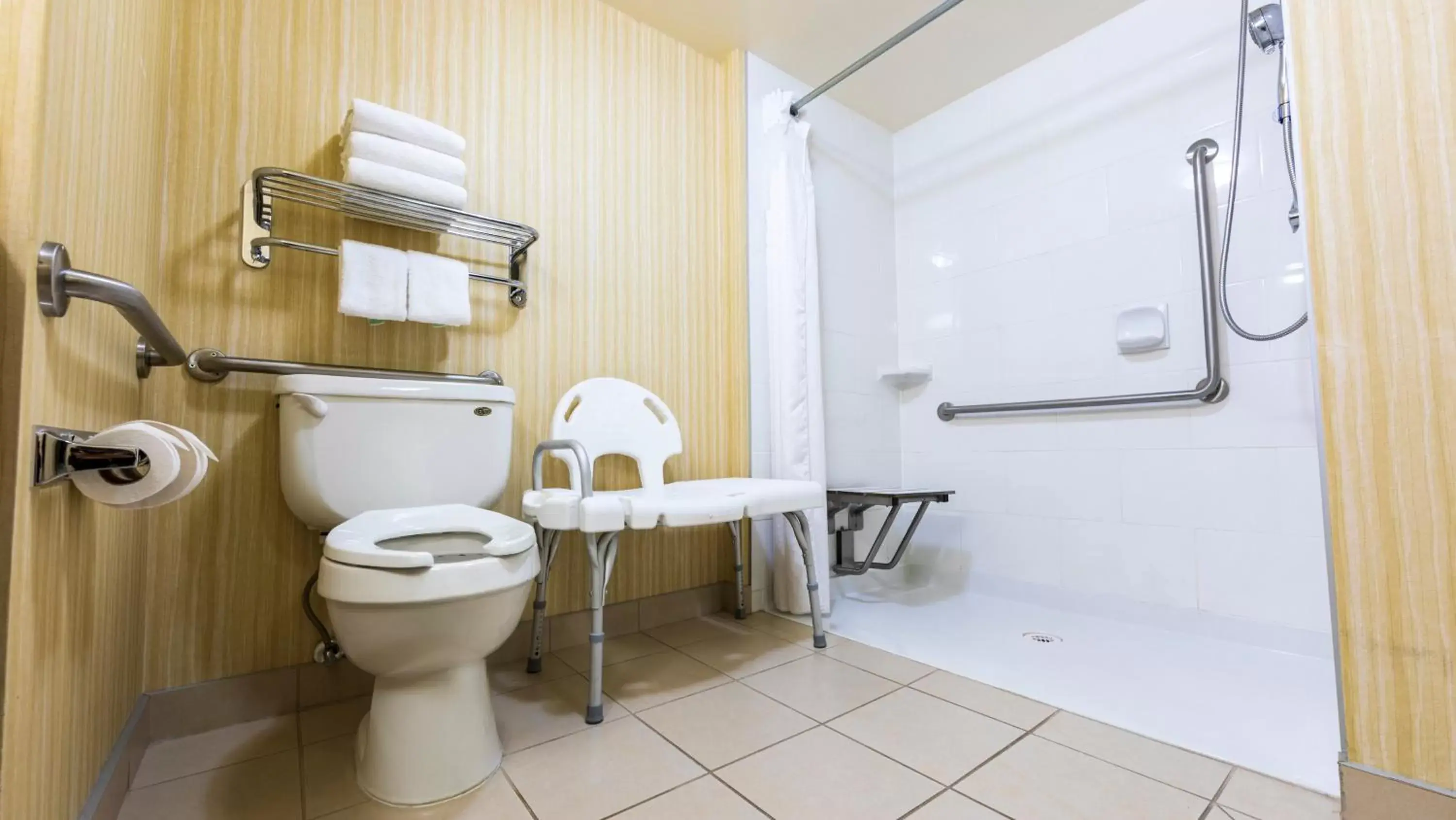 King Room - Mobility Access/Roll in Shower - Non-Smoking in Holiday Inn Hotel and Suites-Kamloops, an IHG Hotel King Room - Mobility Access/Roll in Shower - Non-Smoking in Holiday Inn Hotel and Suites-Kamloops, an IHG Hotel