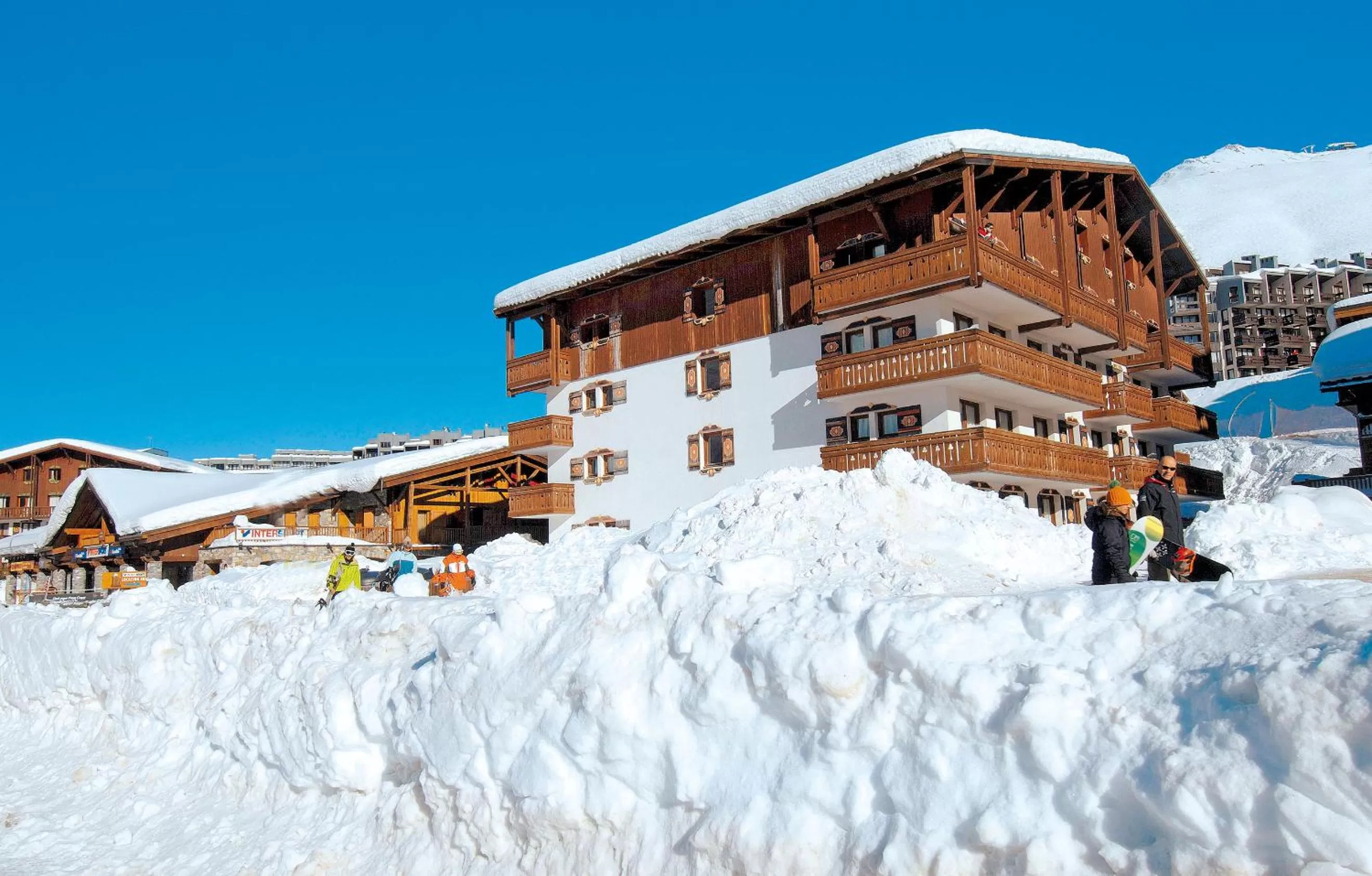 Facade/entrance, Winter in Odalys Chalet Alpina