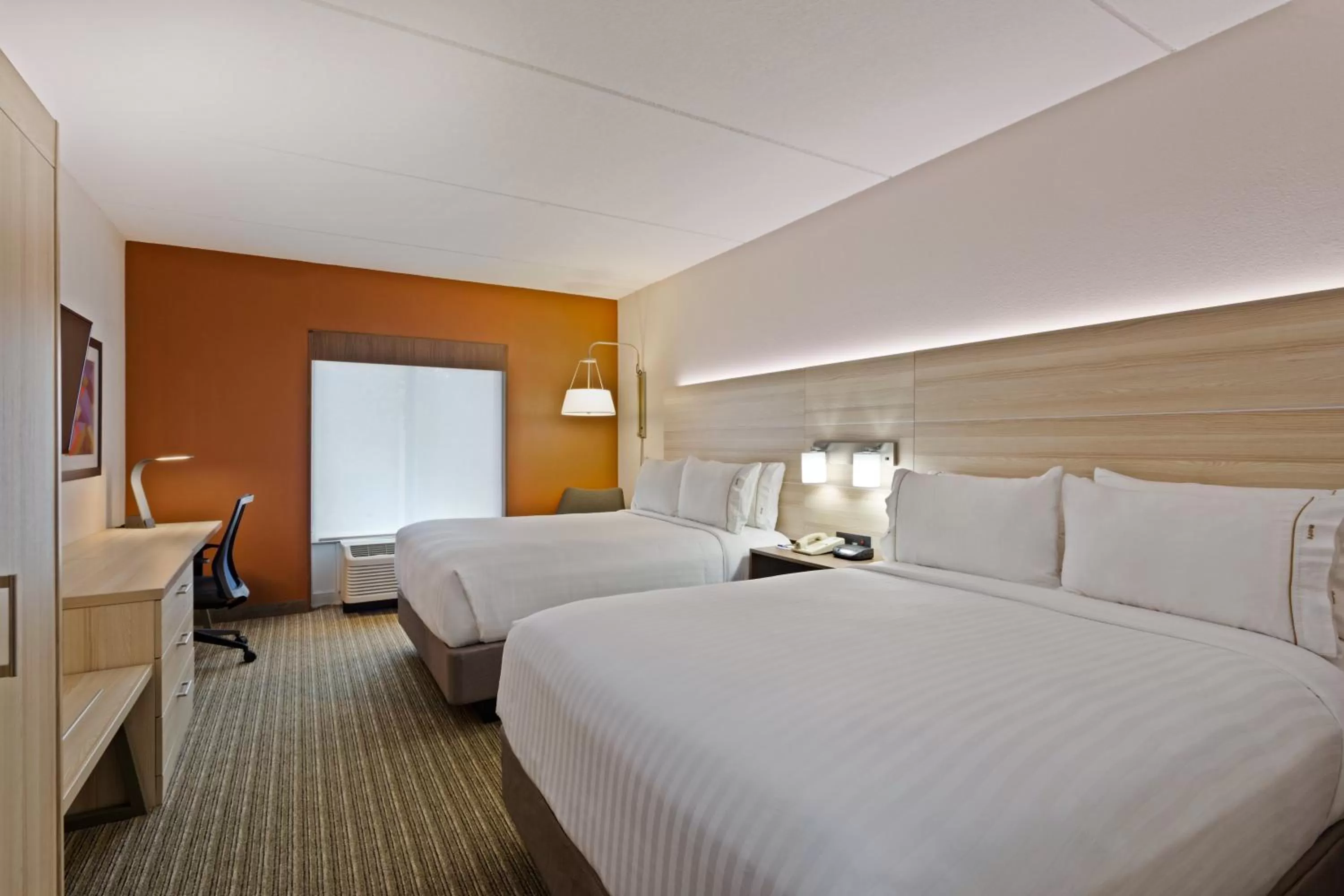 Photo of the whole room, Bed in Holiday Inn Express & Suites Tavares by IHG