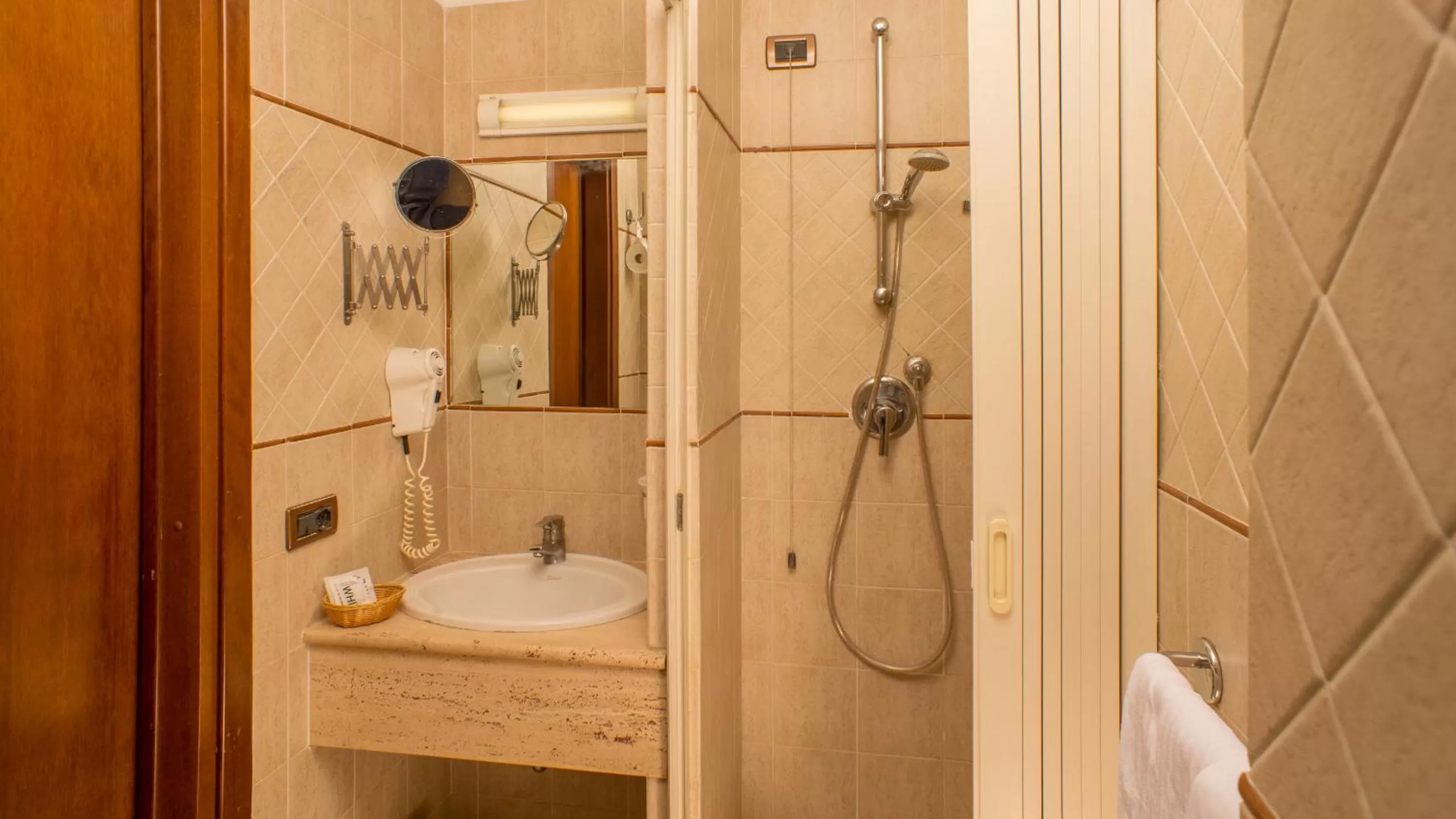 Bathroom in Hotel Assisi