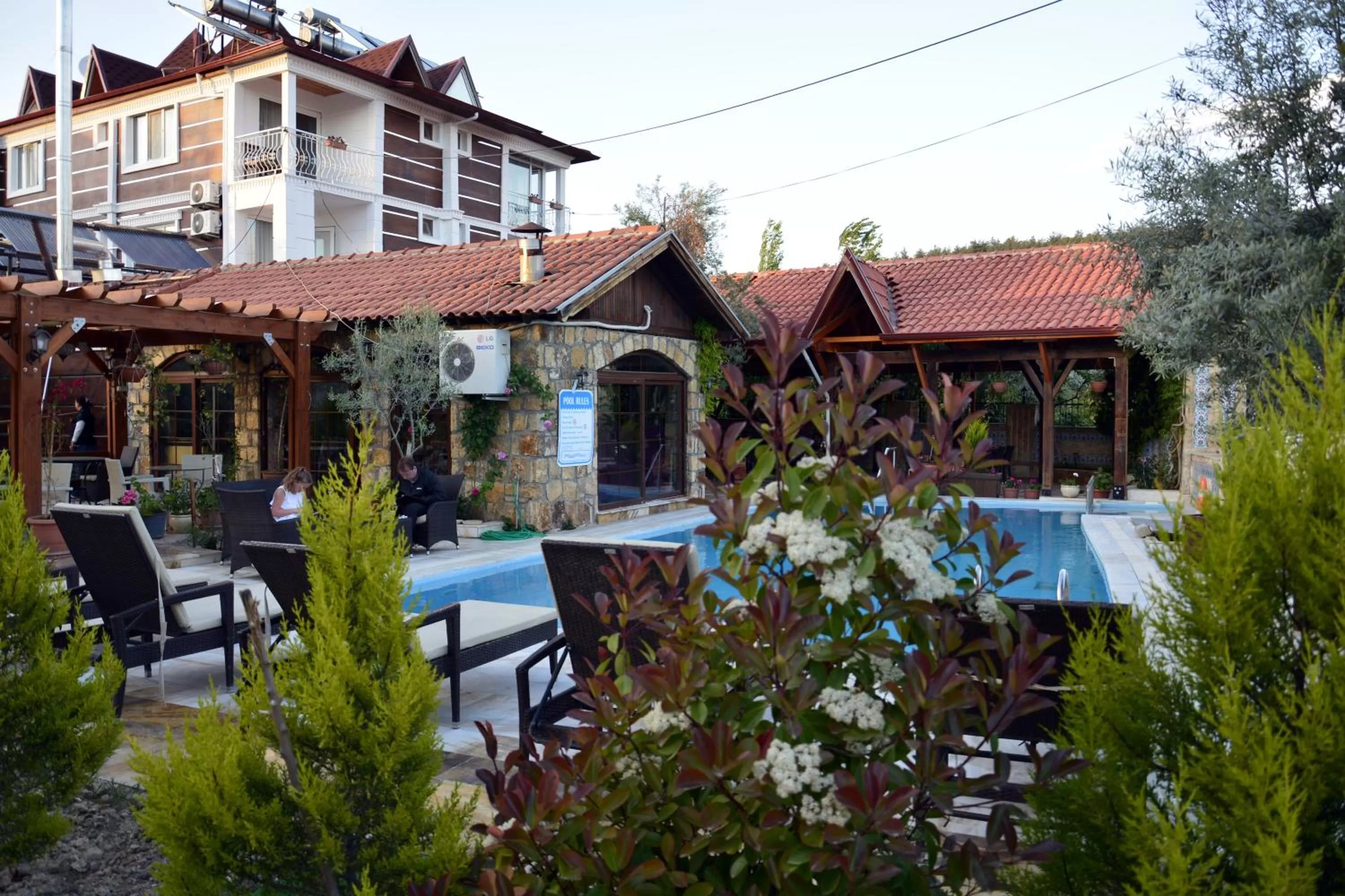 Restaurant/places to eat in Melrose Pansiyon