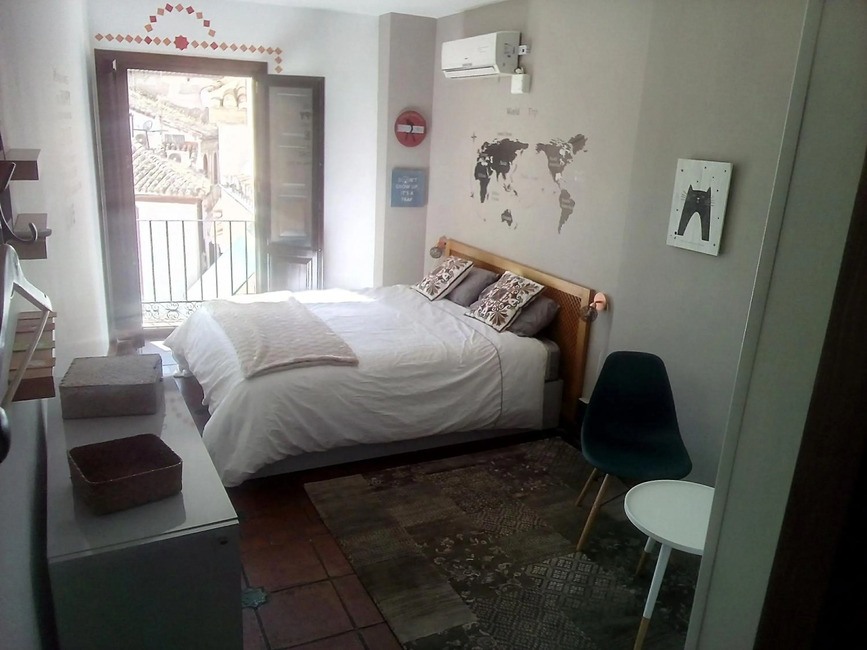 Photo of the whole room, Bed in Oasis Backpackers' Hostel Granada