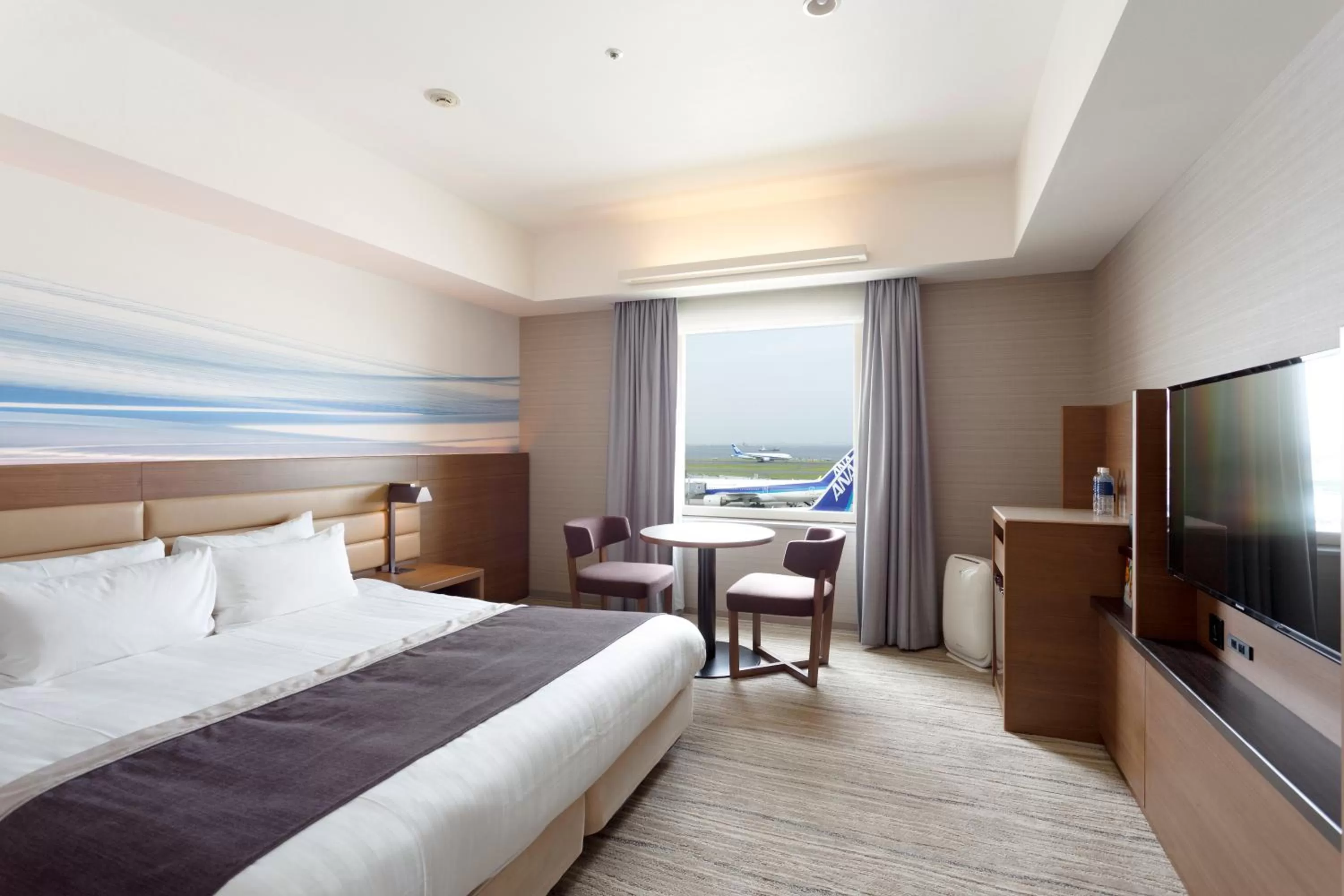 Photo of the whole room, Bed in Haneda Excel Hotel Tokyu Haneda Airport Terminal 2