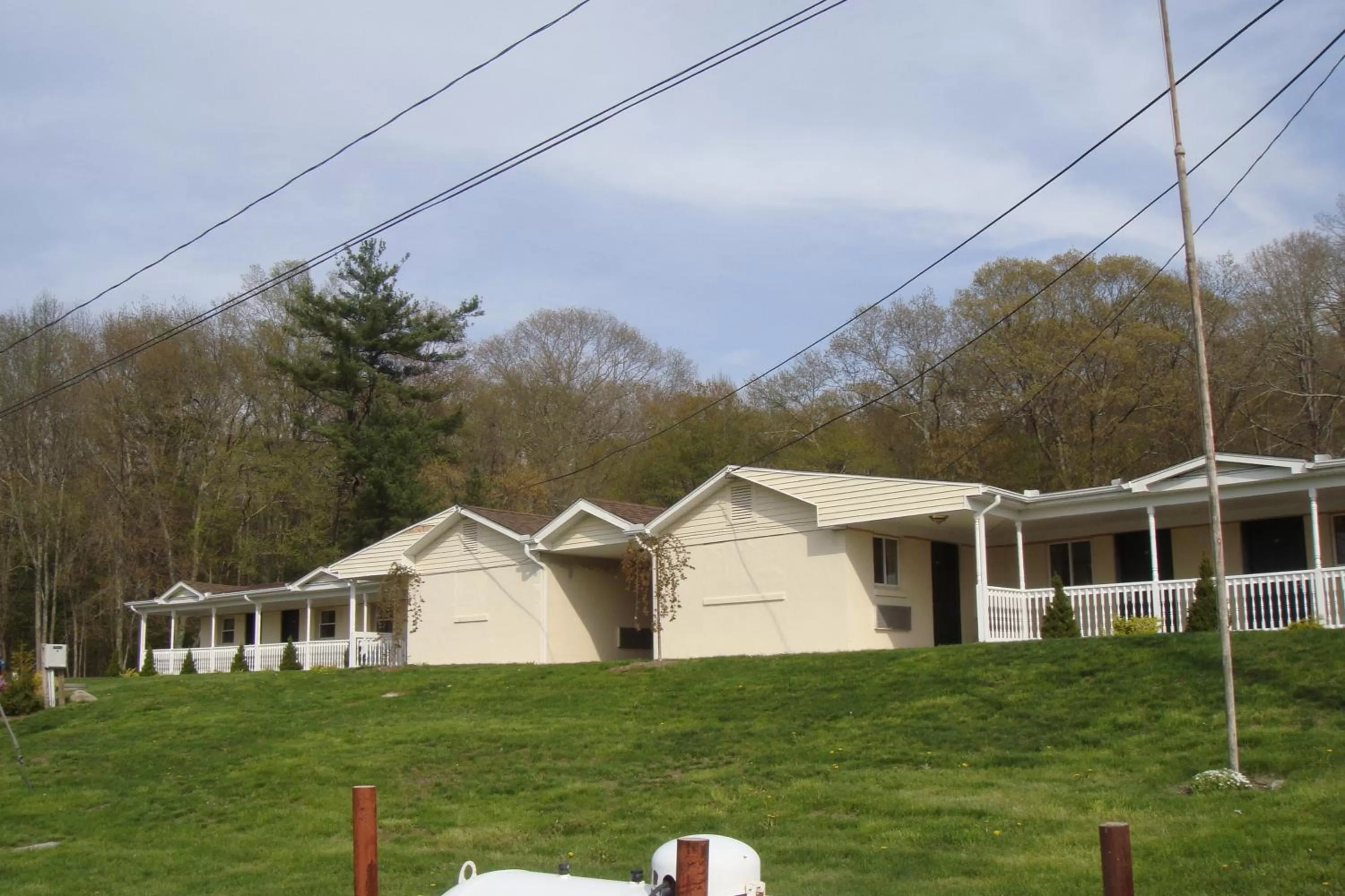 Property Building in Passport Inn & Suites Chaplin