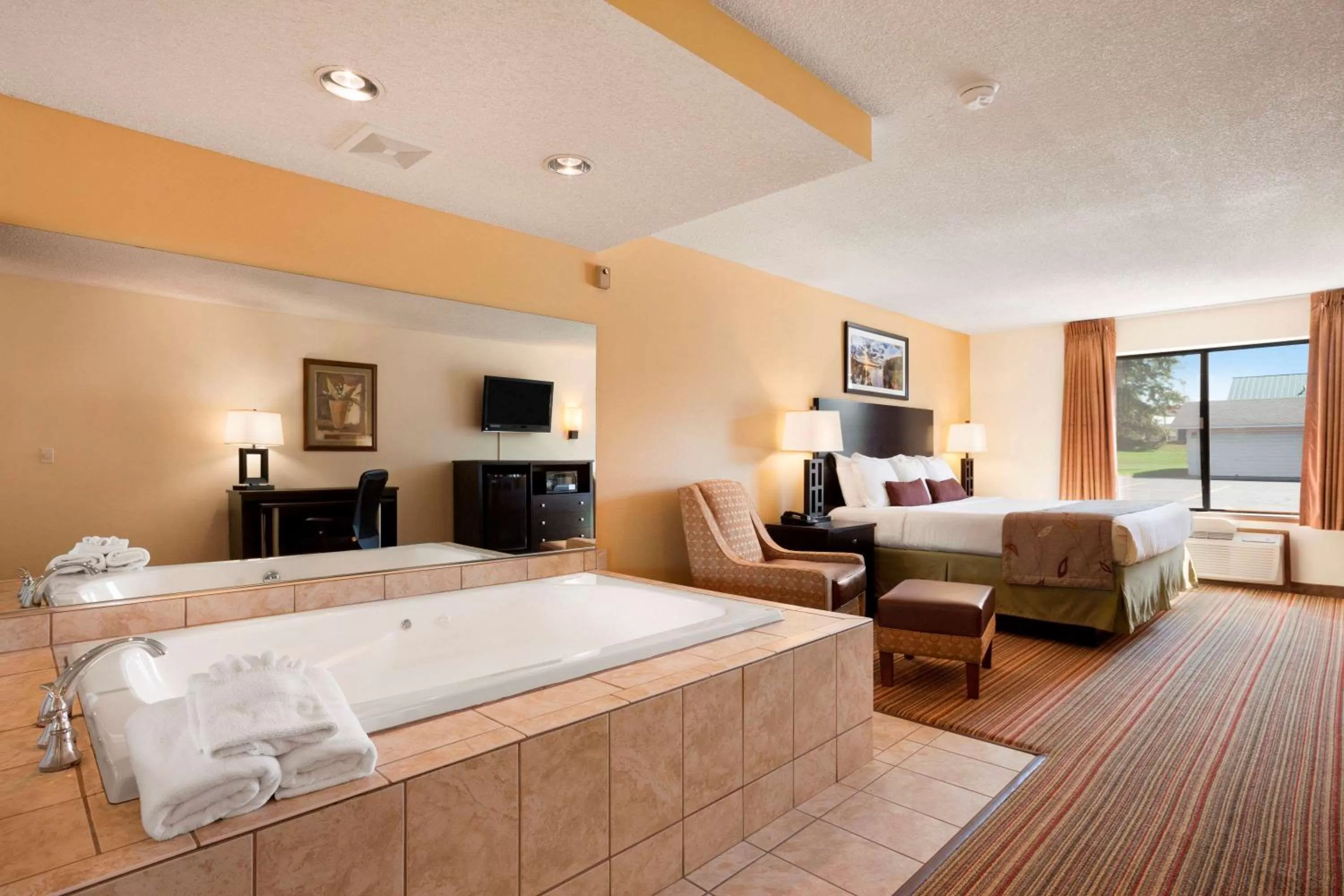 Photo of the whole room, Bed in Ramada by Wyndham Wisconsin Dells I-90
