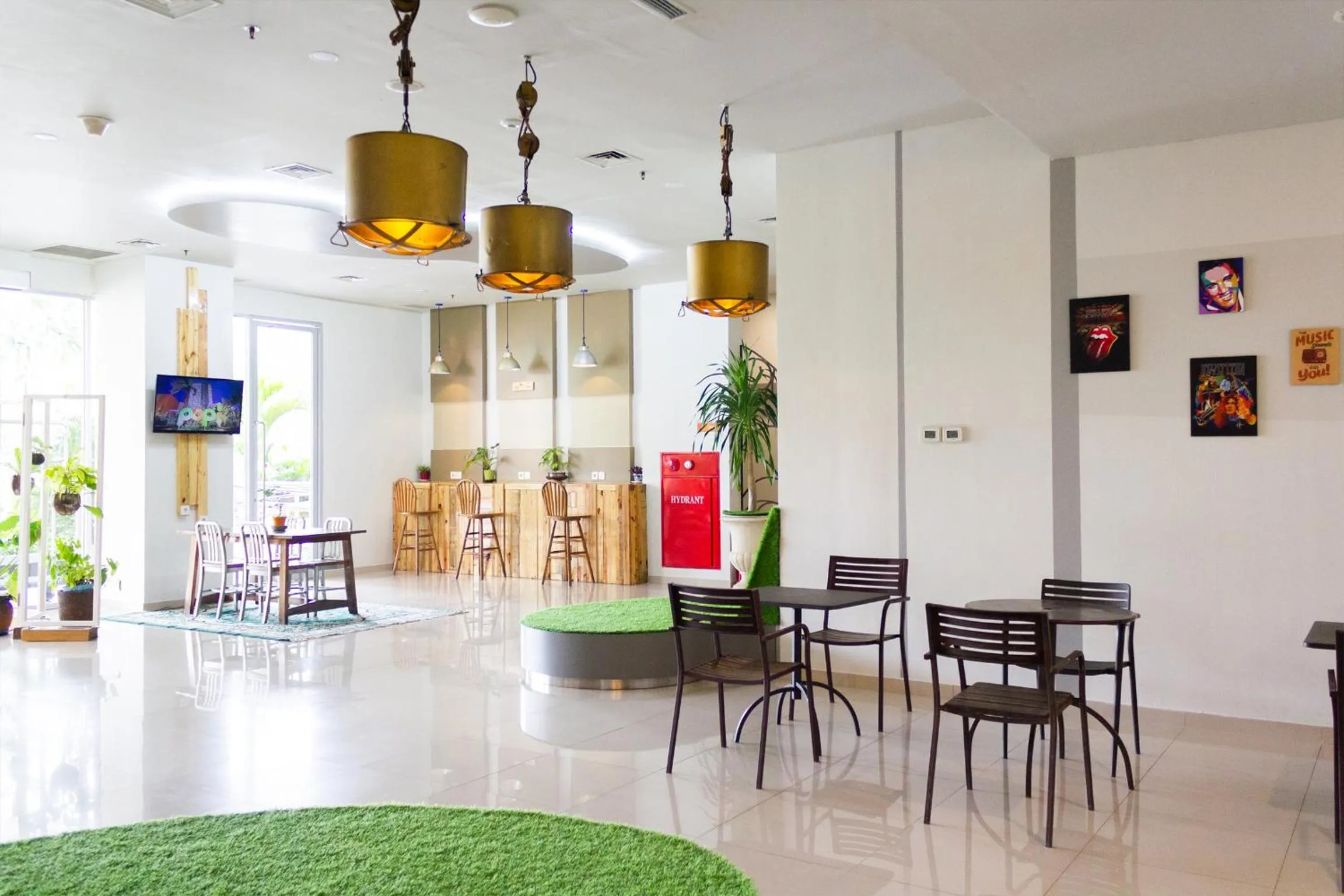 Lobby or reception in POP! Hotel Kelapa Gading
