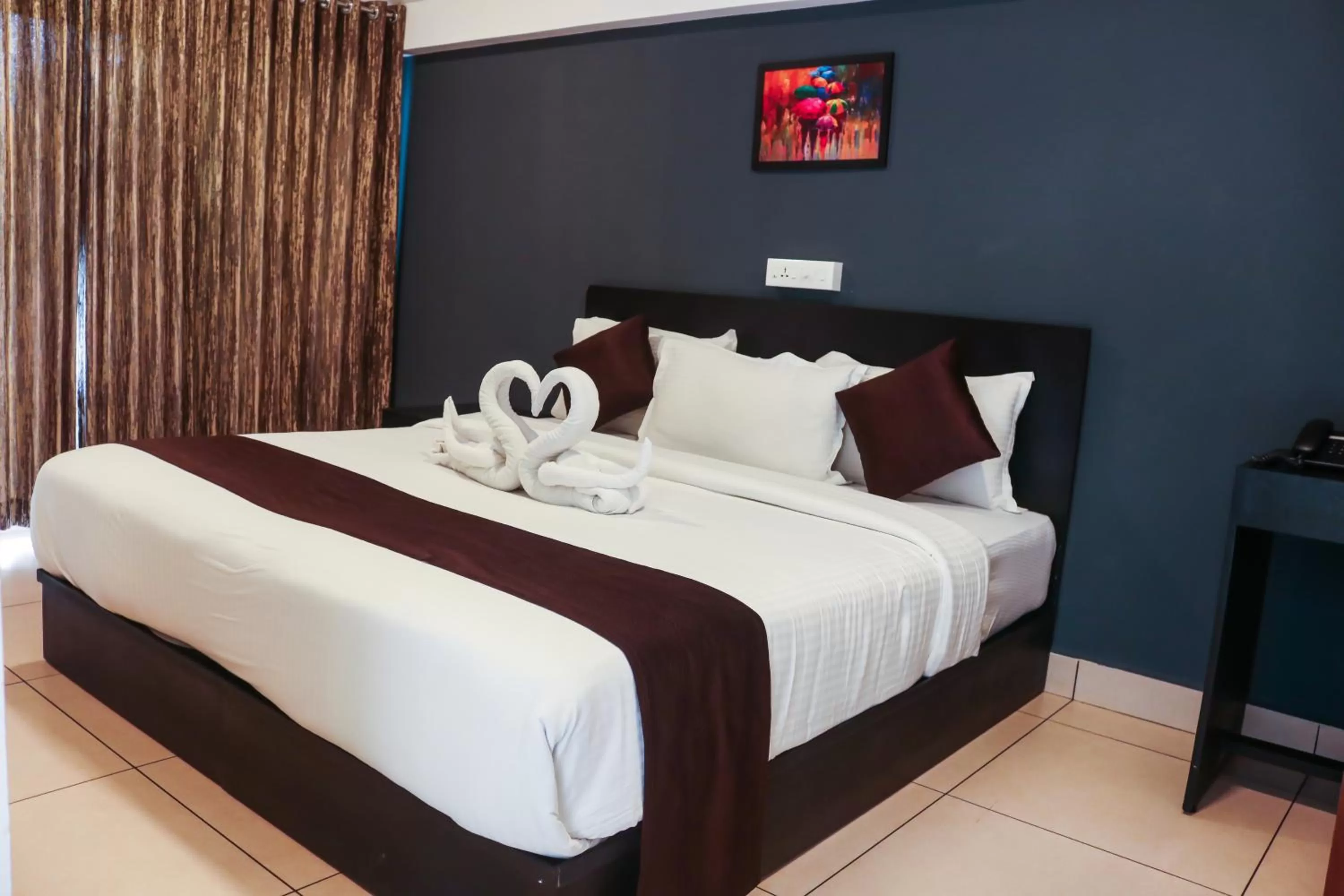 Bedroom, Bed in Edens Munnar