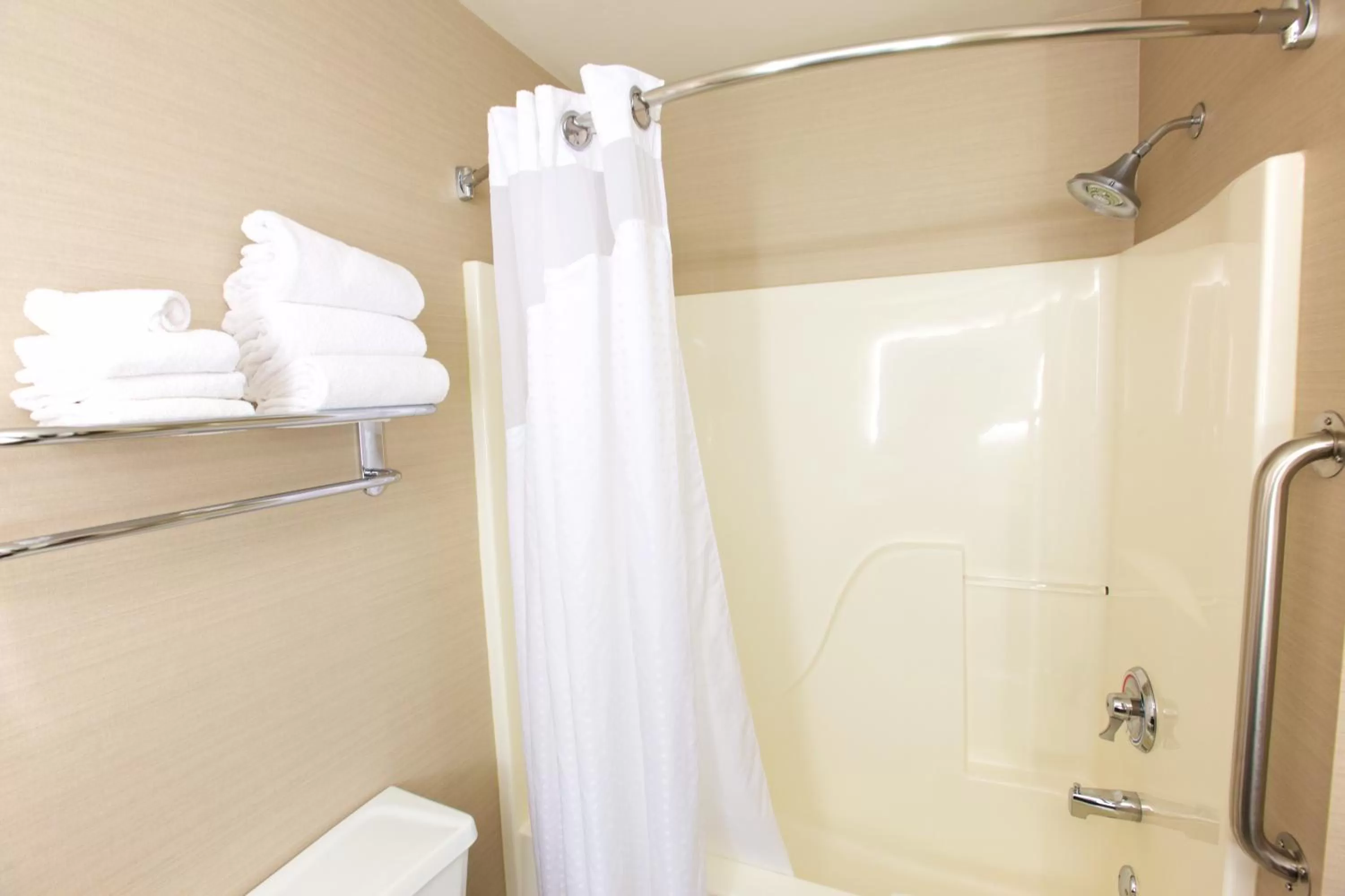 Bathroom in Holiday Inn Express Fargo - West Acres by IHG