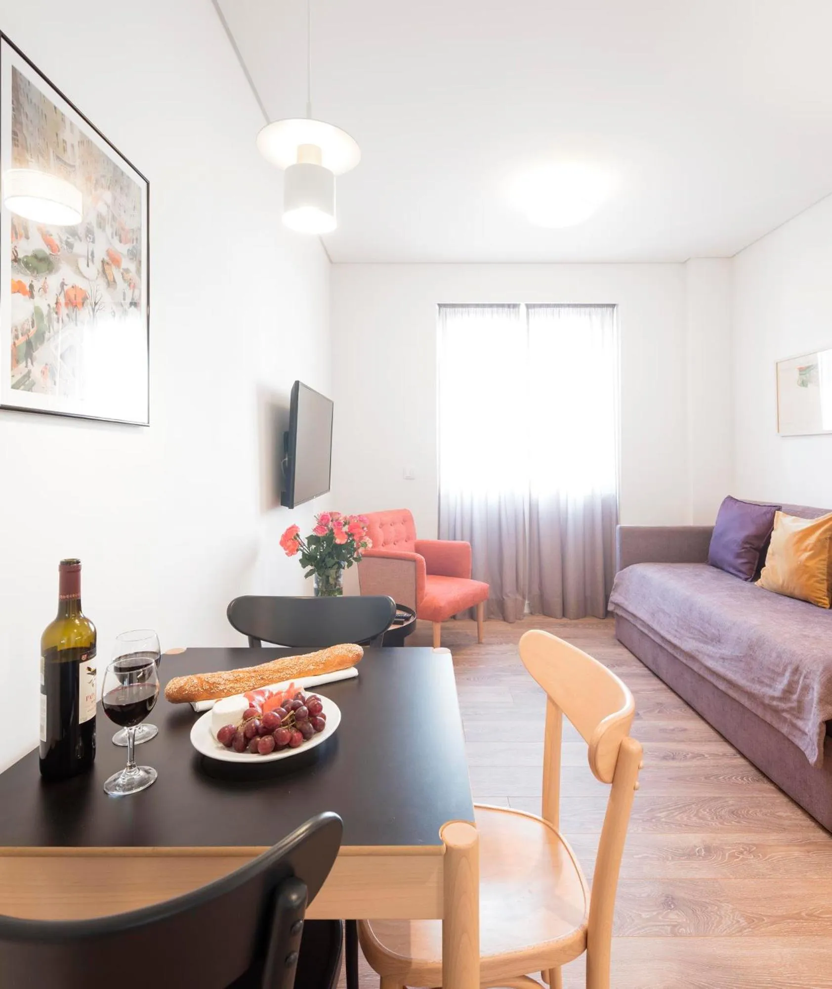 Living room, Bed in Lisbon Serviced Apartments - Avenida