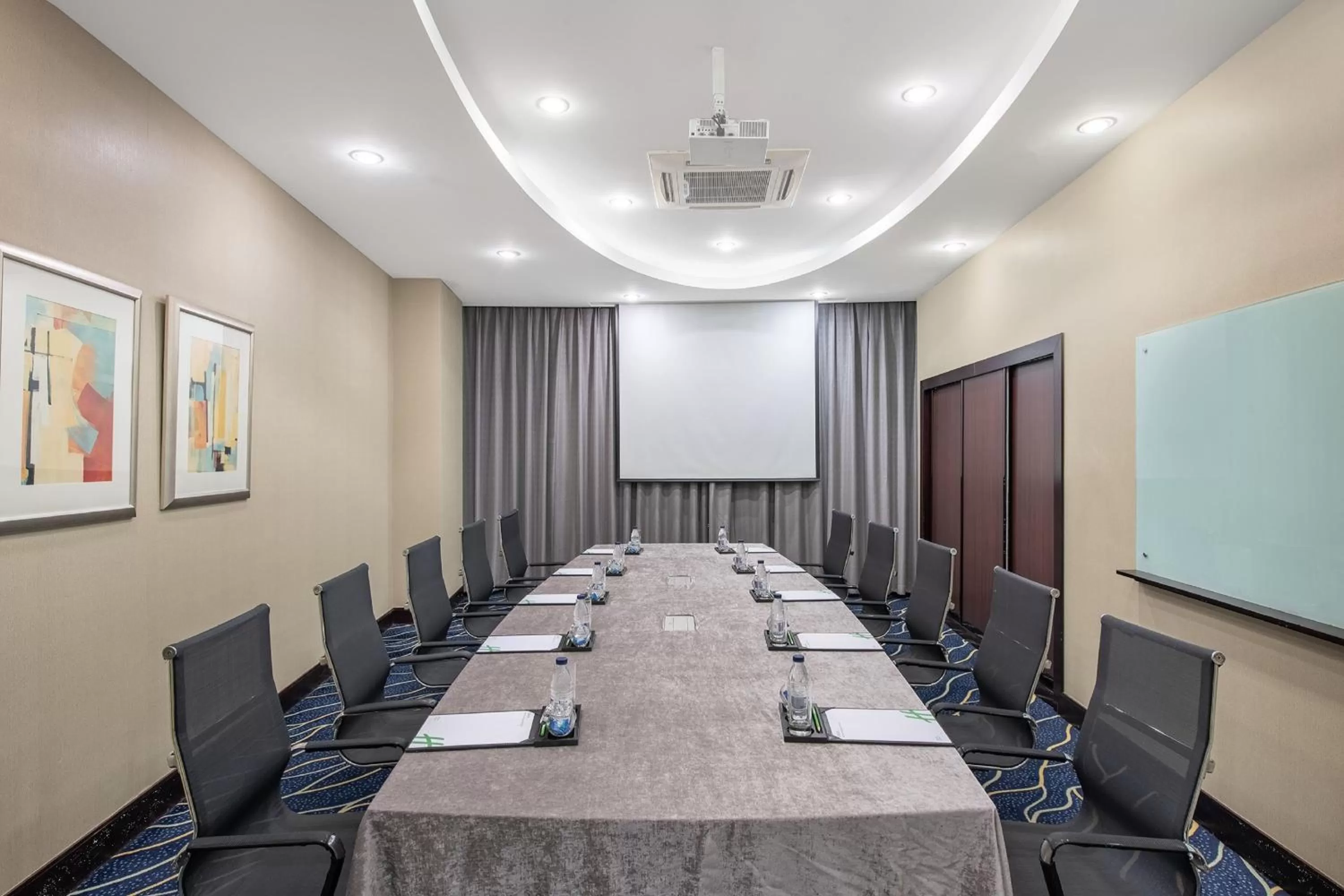 Meeting/conference room in Holiday Inn Beijing Chang An West by IHG