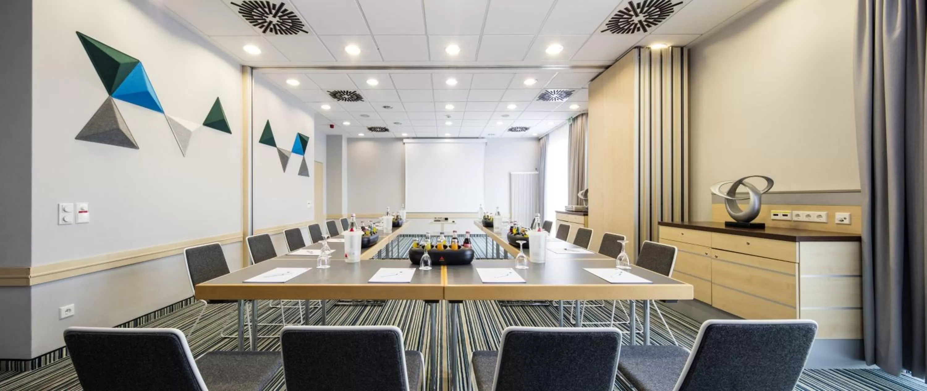 Meeting/conference room in Holiday Inn Express München Messe by IHG