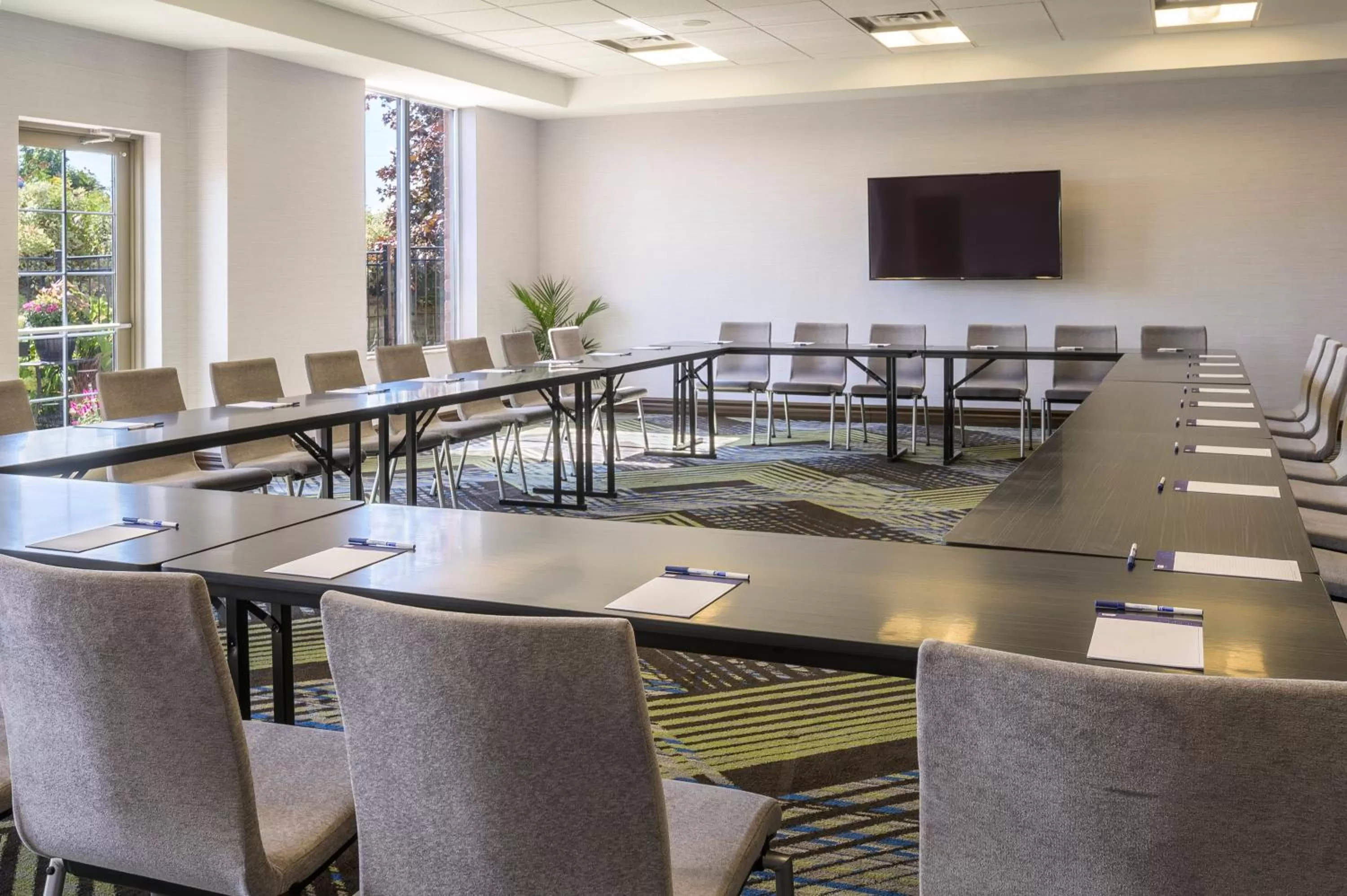 Meeting/conference room in Holiday Inn Express Hotel & Suites North Bay by IHG