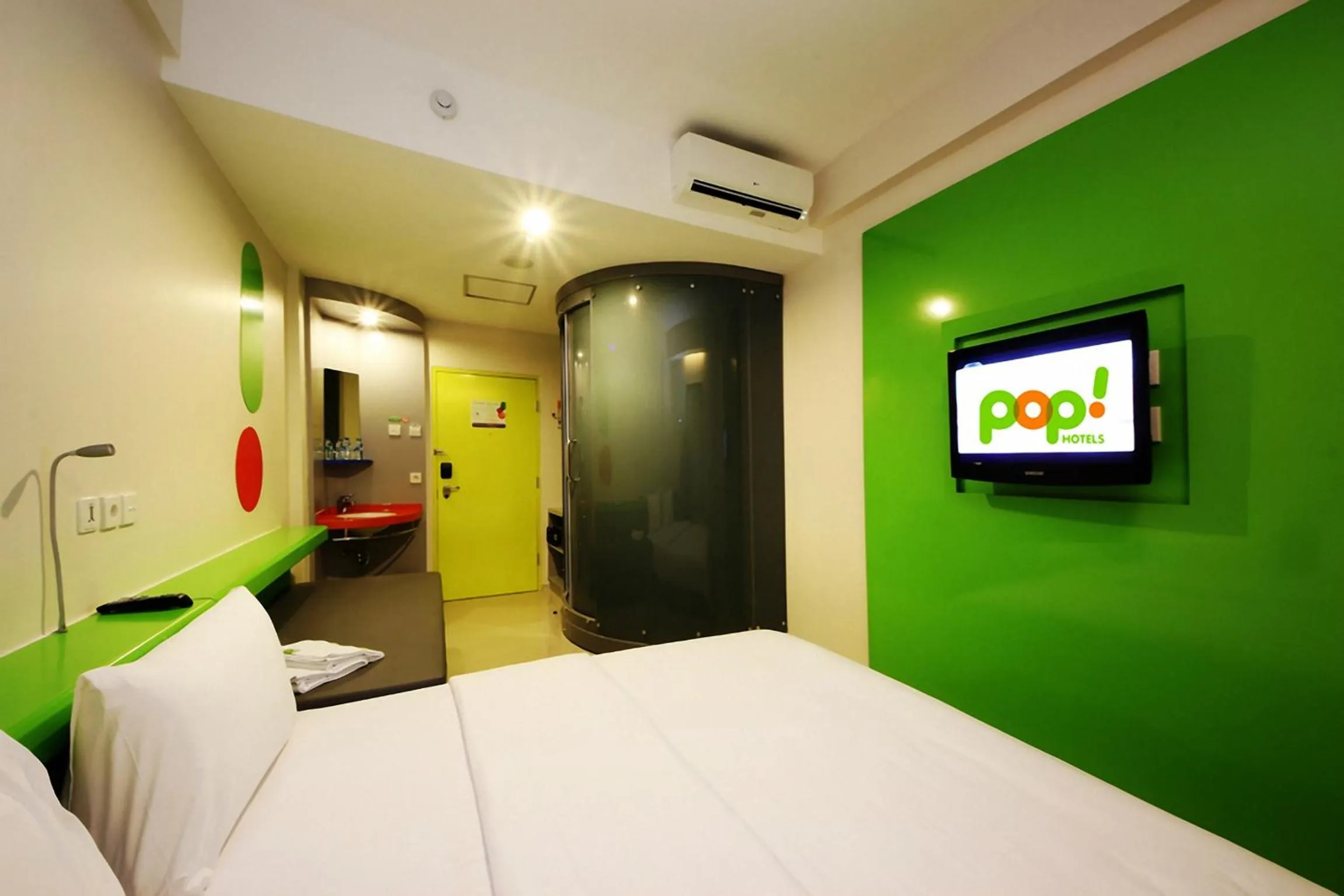 Bedroom in POP! Hotel Airport Jakarta