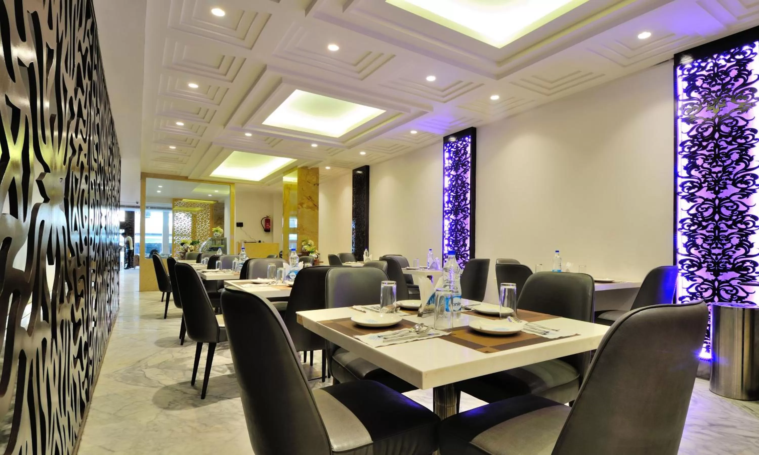 Restaurant/places to eat in Hotel Banz near Delhi Airport