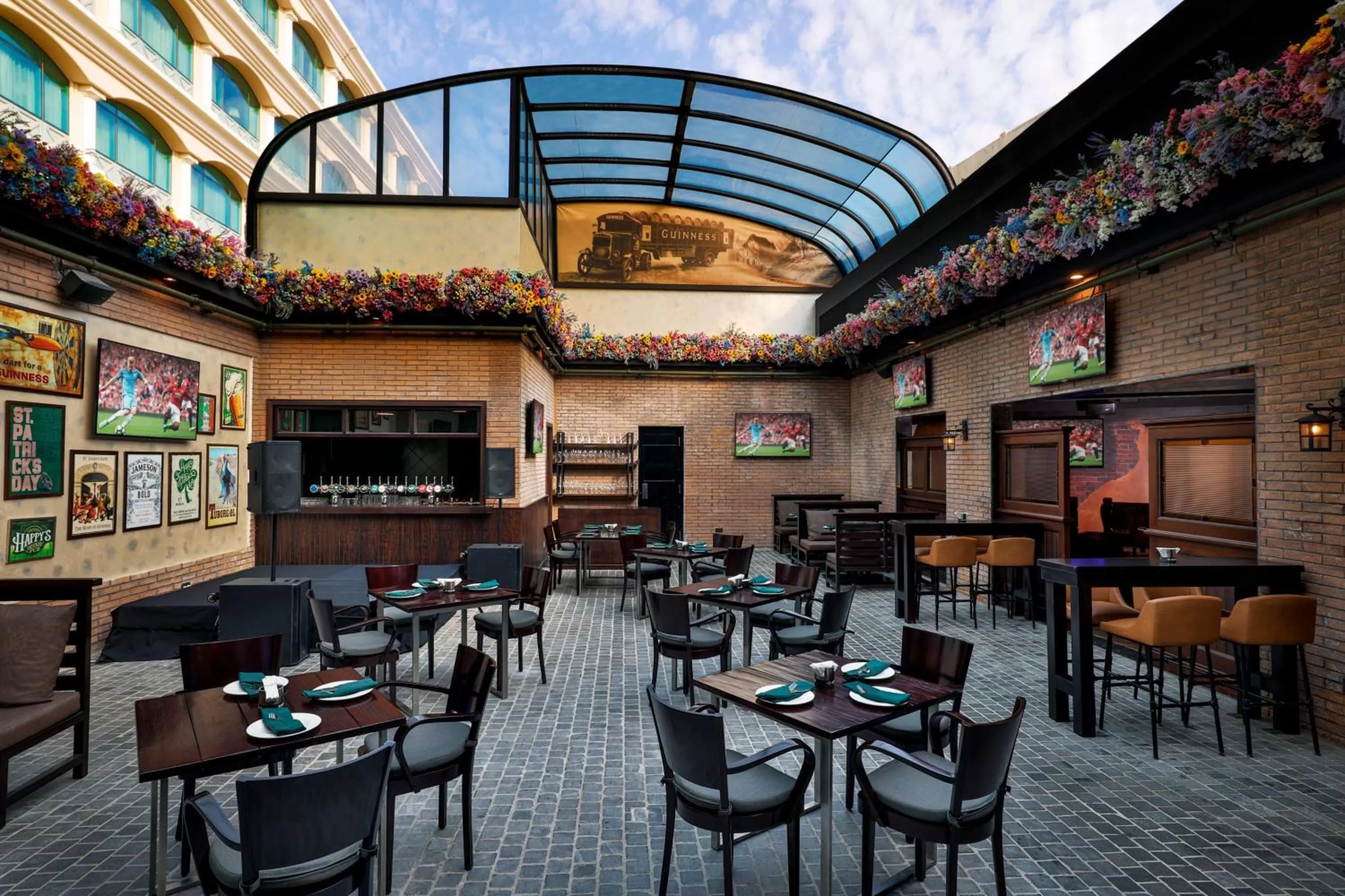 Restaurant/places to eat in Le Méridien Dubai Hotel & Conference Centre