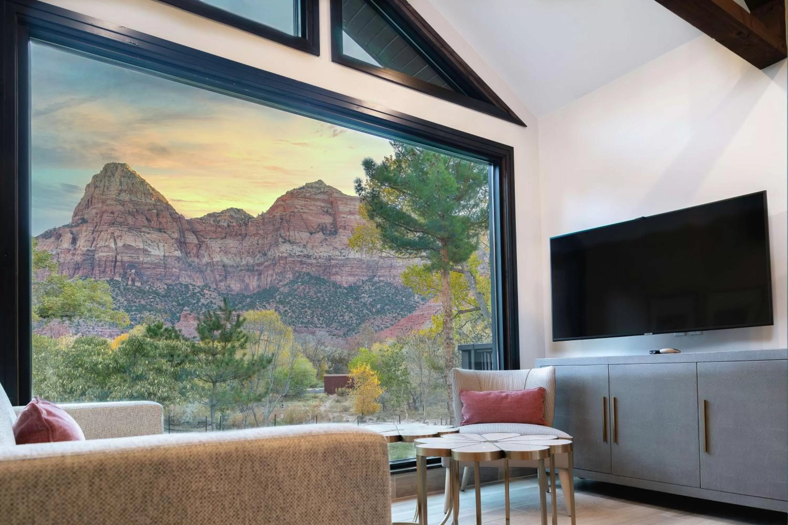 Photo of the whole room in Cliffrose Springdale, Curio Collection By Hilton