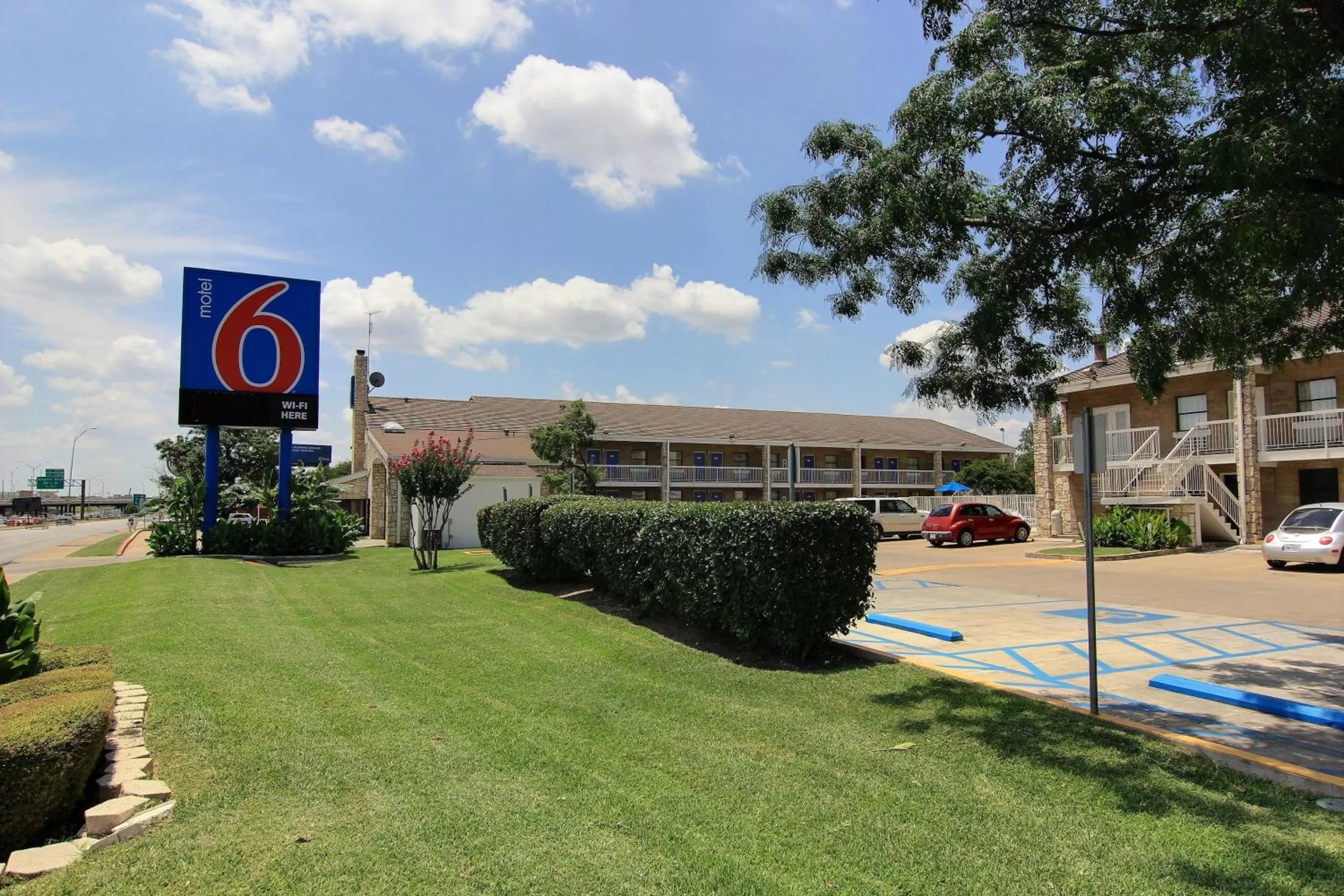 Facade/entrance in Motel 6 Austin, TX - Central Downtown UT