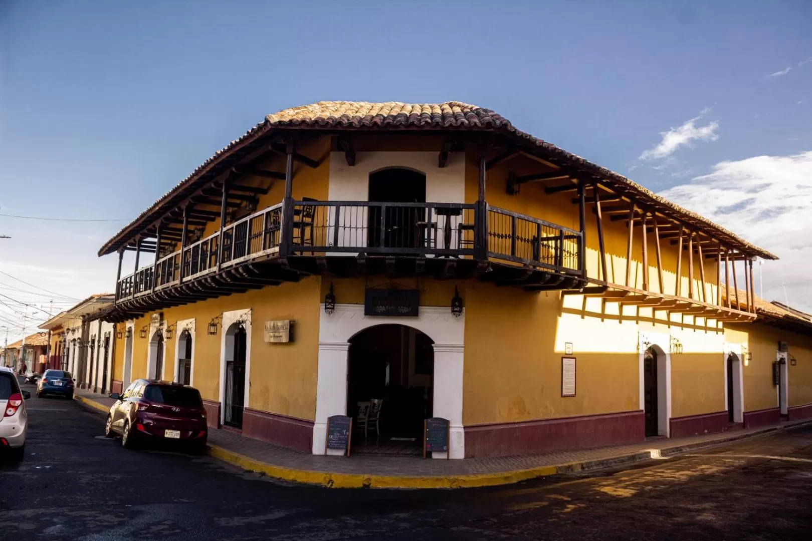 Property building in Hotel & Restaurante La Gran Francia